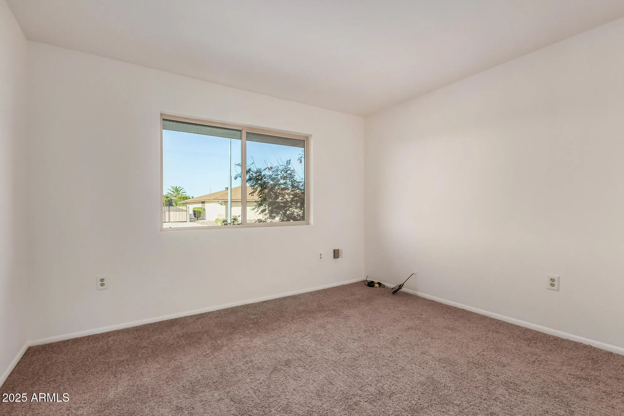 Property Slideshow image 19 of 27 | 11049 w crestbrook dr, Sun City, AZ, 85351