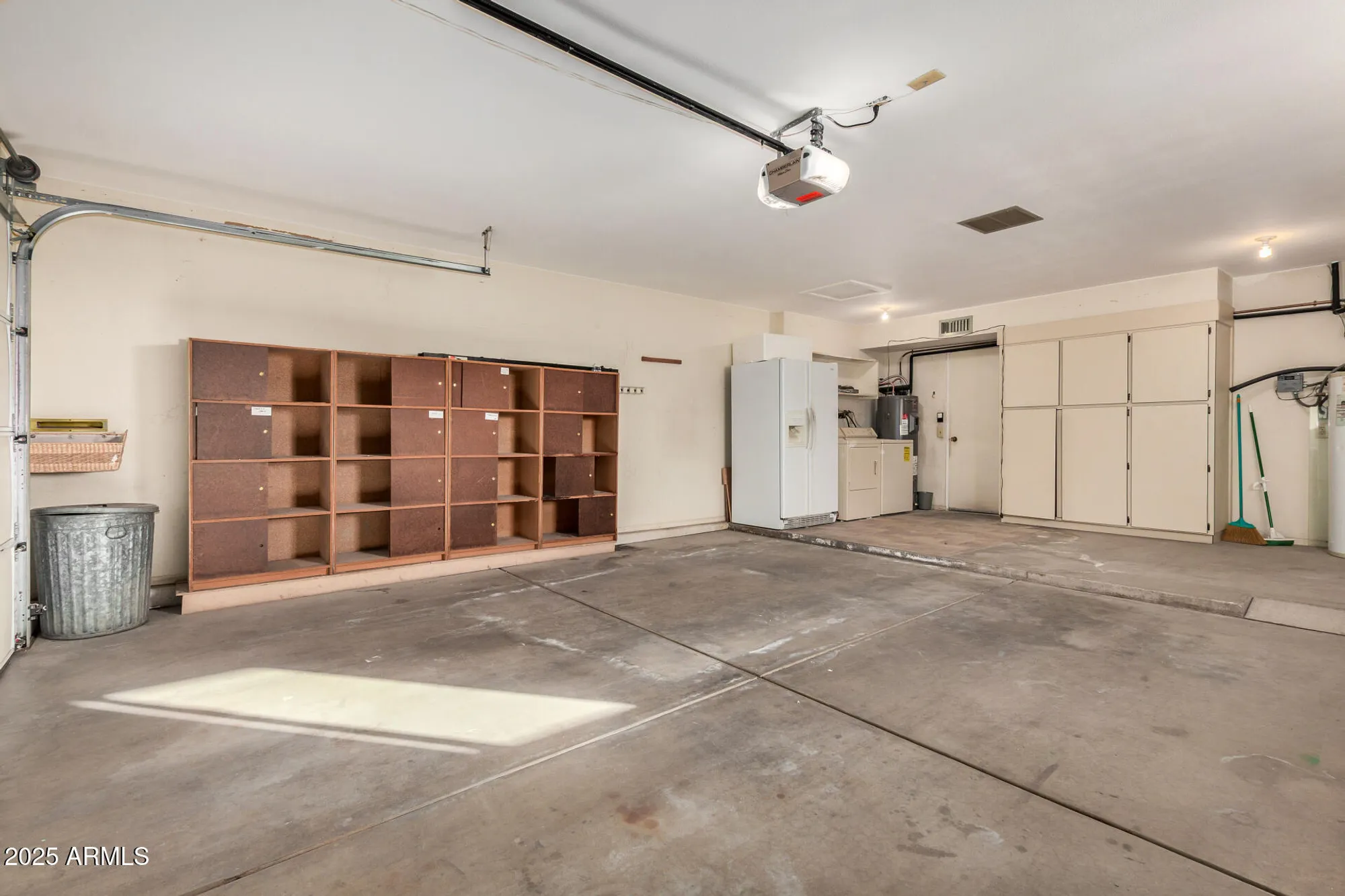 Property Slideshow image 22 of 27 | 11049 w crestbrook dr, Sun City, AZ, 85351