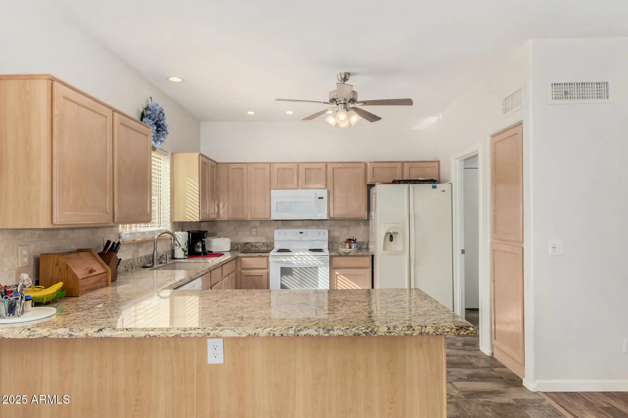 Property Slideshow image 9 of 47 | 11021 w tonto ln, Peoria, AZ, 85373