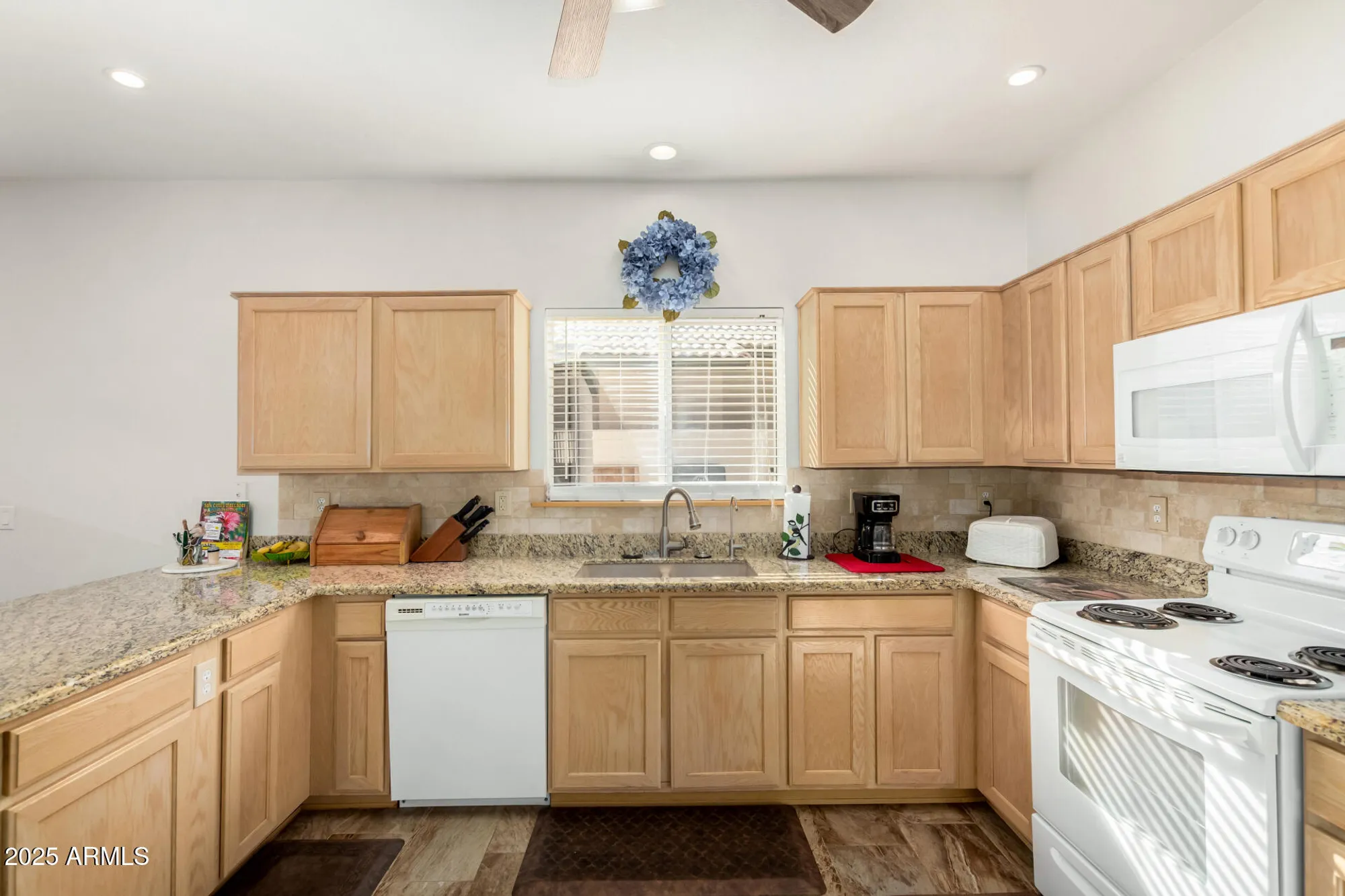 Property Slideshow image 12 of 47 | 11021 w tonto ln, Peoria, AZ, 85373