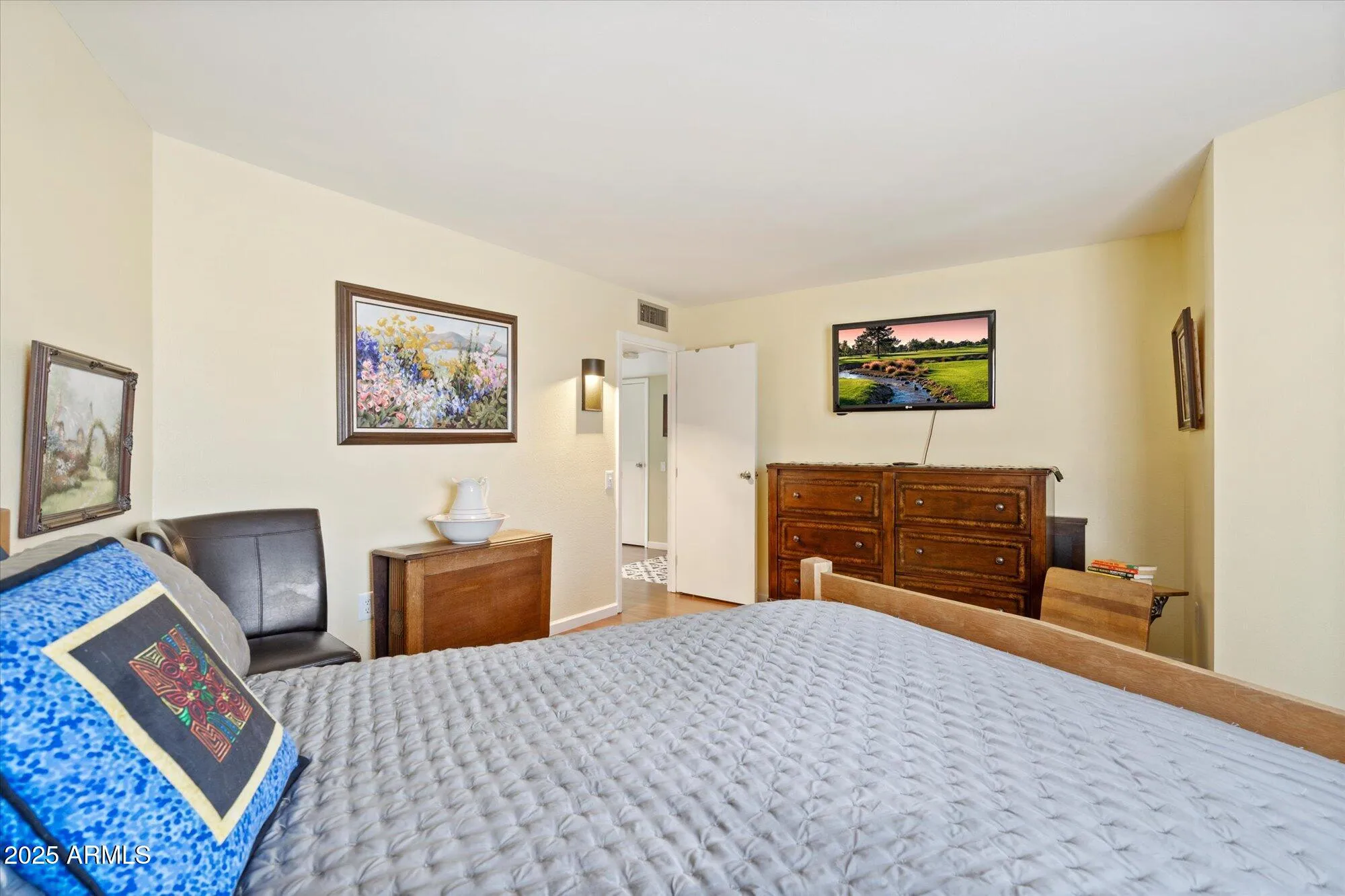 Property Slideshow image 20 of 43 | 10540 w palmeras dr, Sun City, AZ, 85373