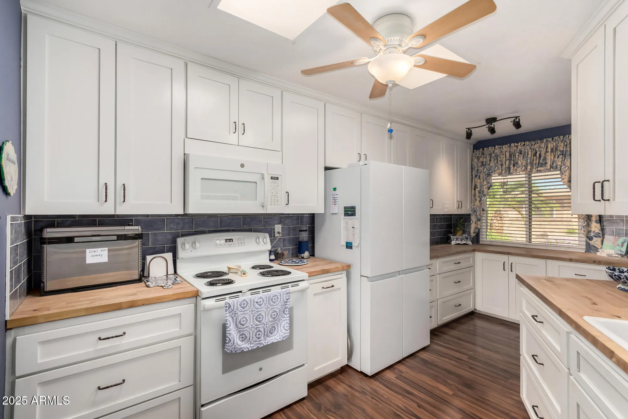 Property Slideshow image 10 of 31 | 13863 n 111th ave, Sun City, AZ, 85351