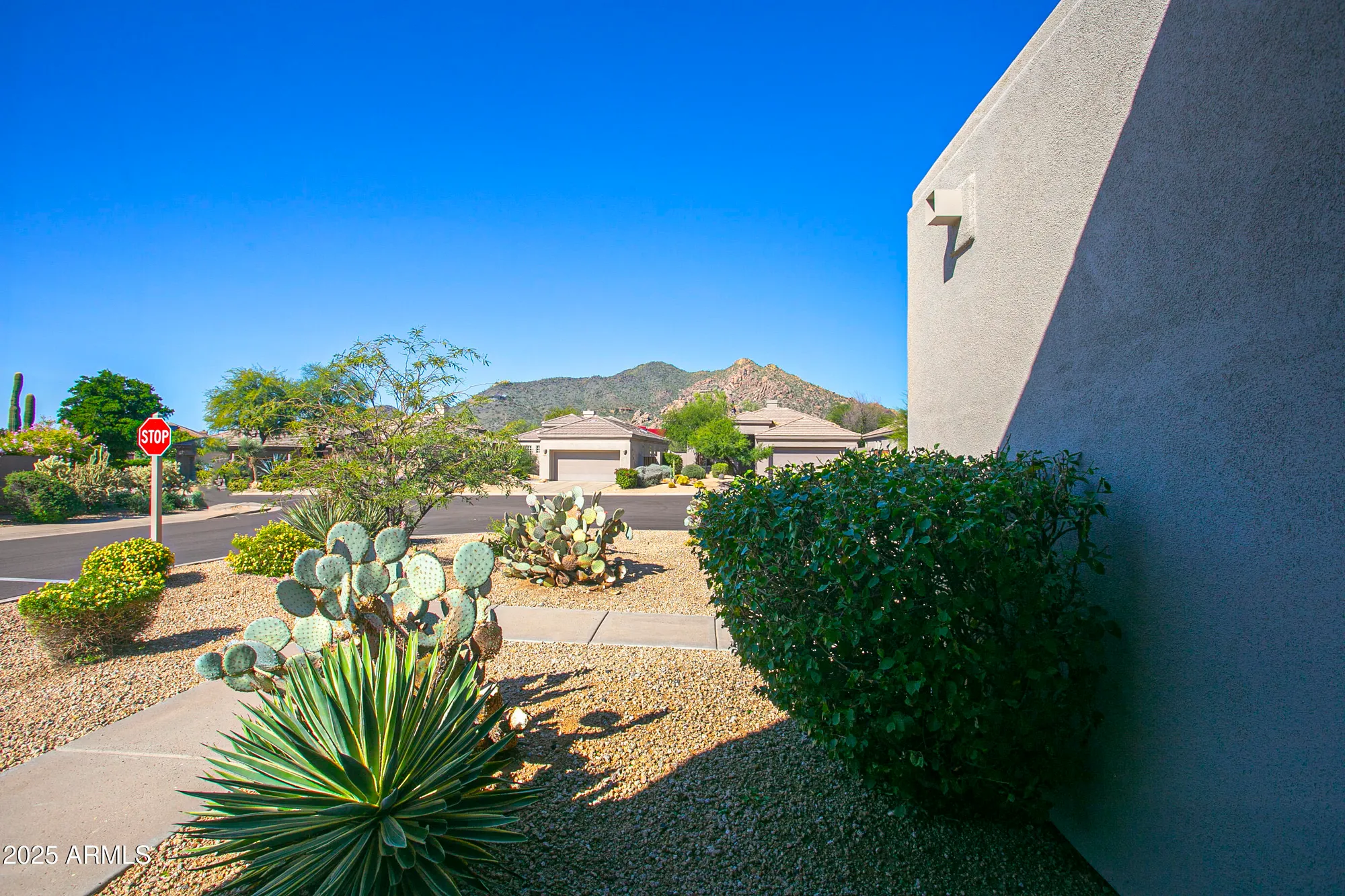 Property Slideshow image 8 of 37 | 7083 e whispering mesquite trl, Scottsdale, AZ, 85266