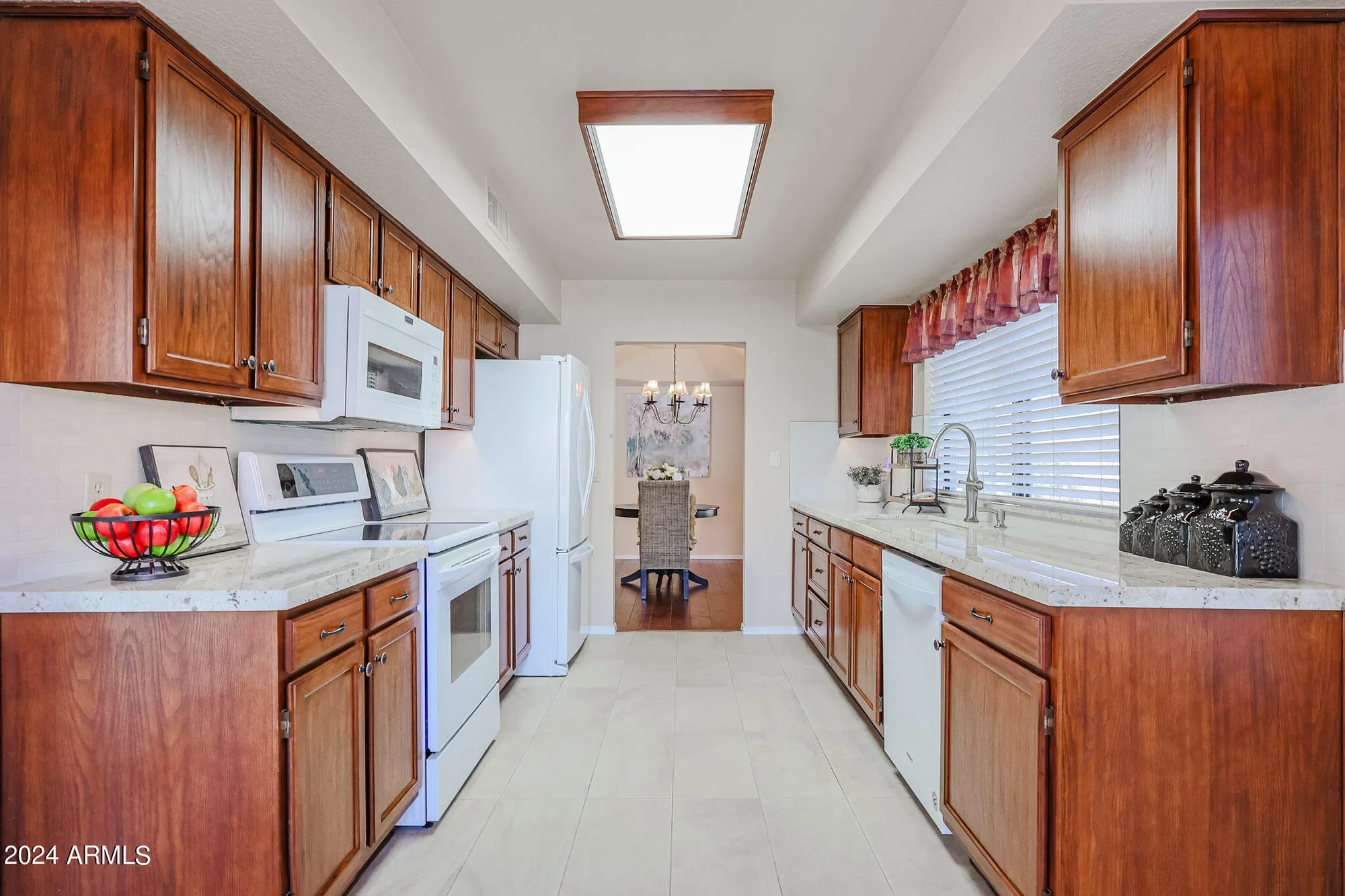 Property Slideshow image 8 of 23 | 9118 w topeka dr, Peoria, AZ, 85382