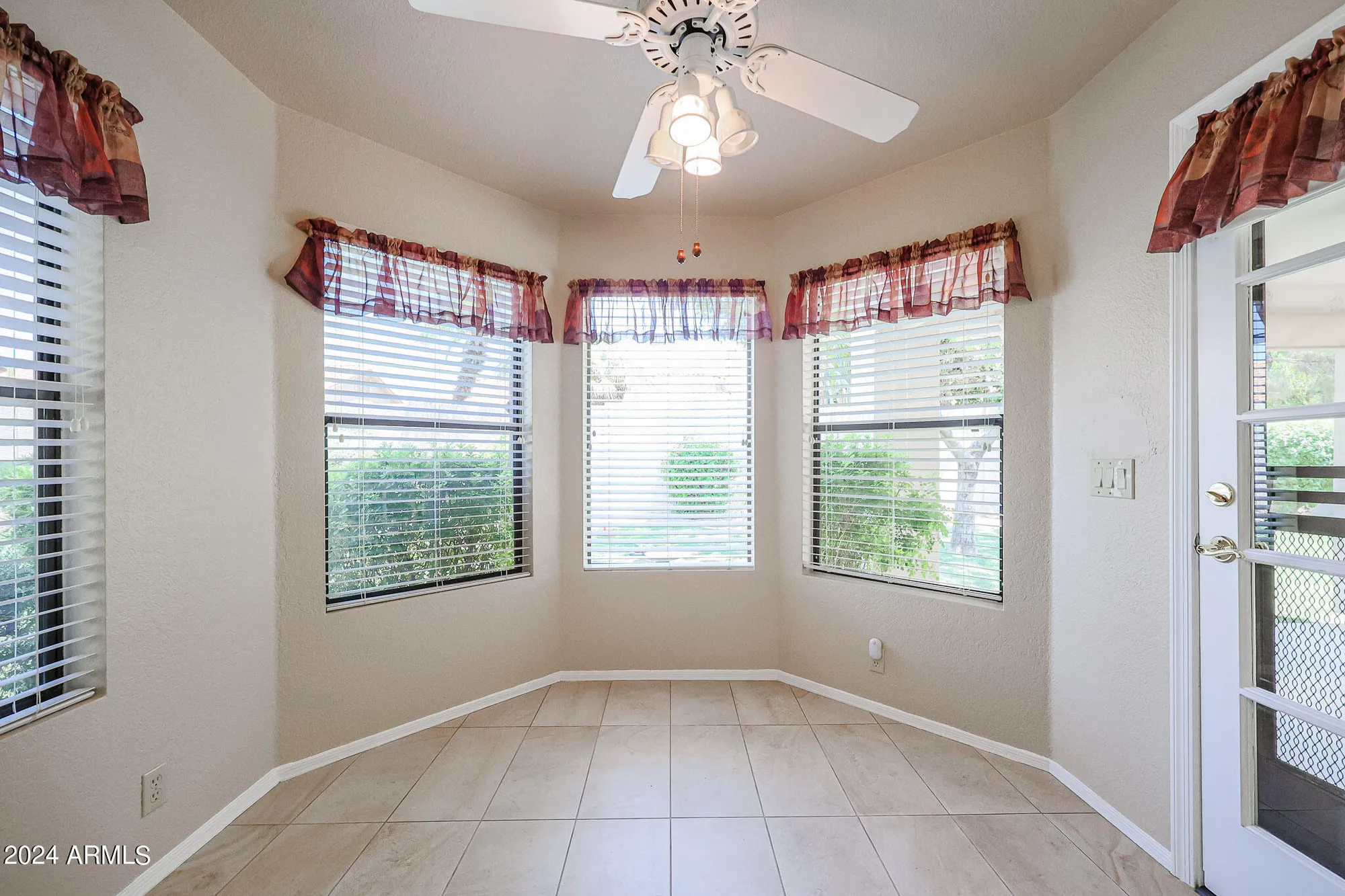 Property Slideshow image 10 of 23 | 9118 w topeka dr, Peoria, AZ, 85382