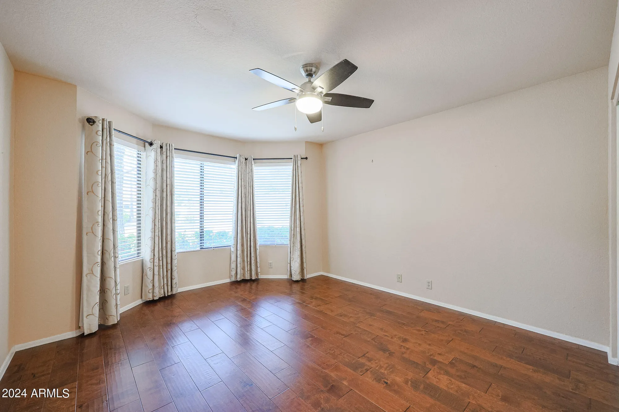 Property Slideshow image 11 of 23 | 9118 w topeka dr, Peoria, AZ, 85382