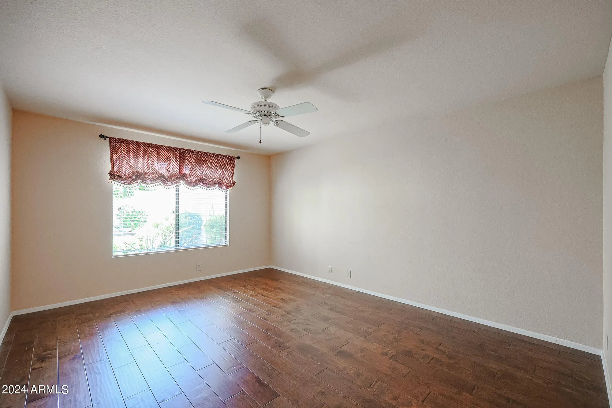 Property Slideshow image 13 of 23 | 9118 w topeka dr, Peoria, AZ, 85382