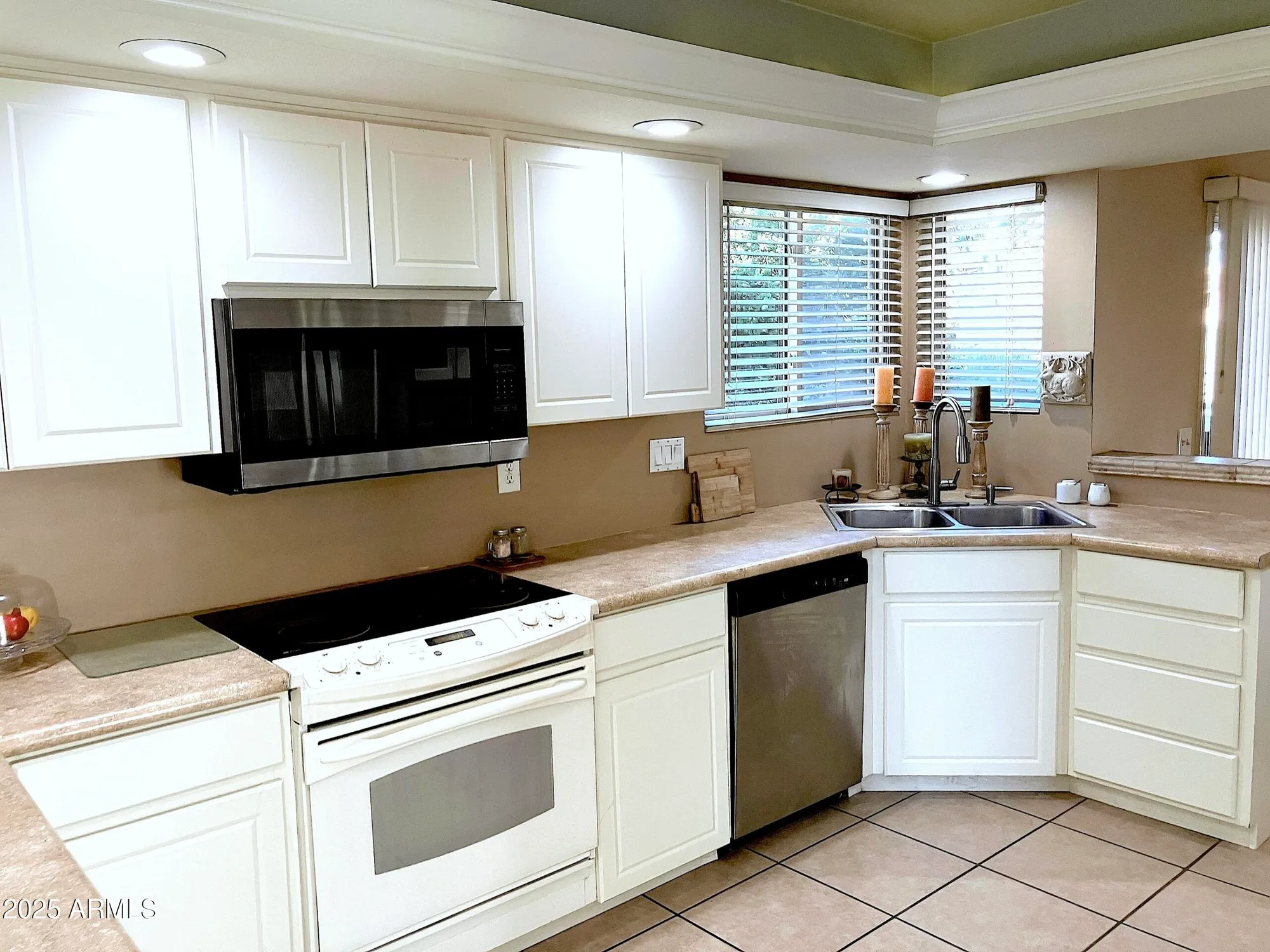 Property Slideshow image 6 of 20 | 26609 s truro dr, Sun Lakes, AZ, 85248