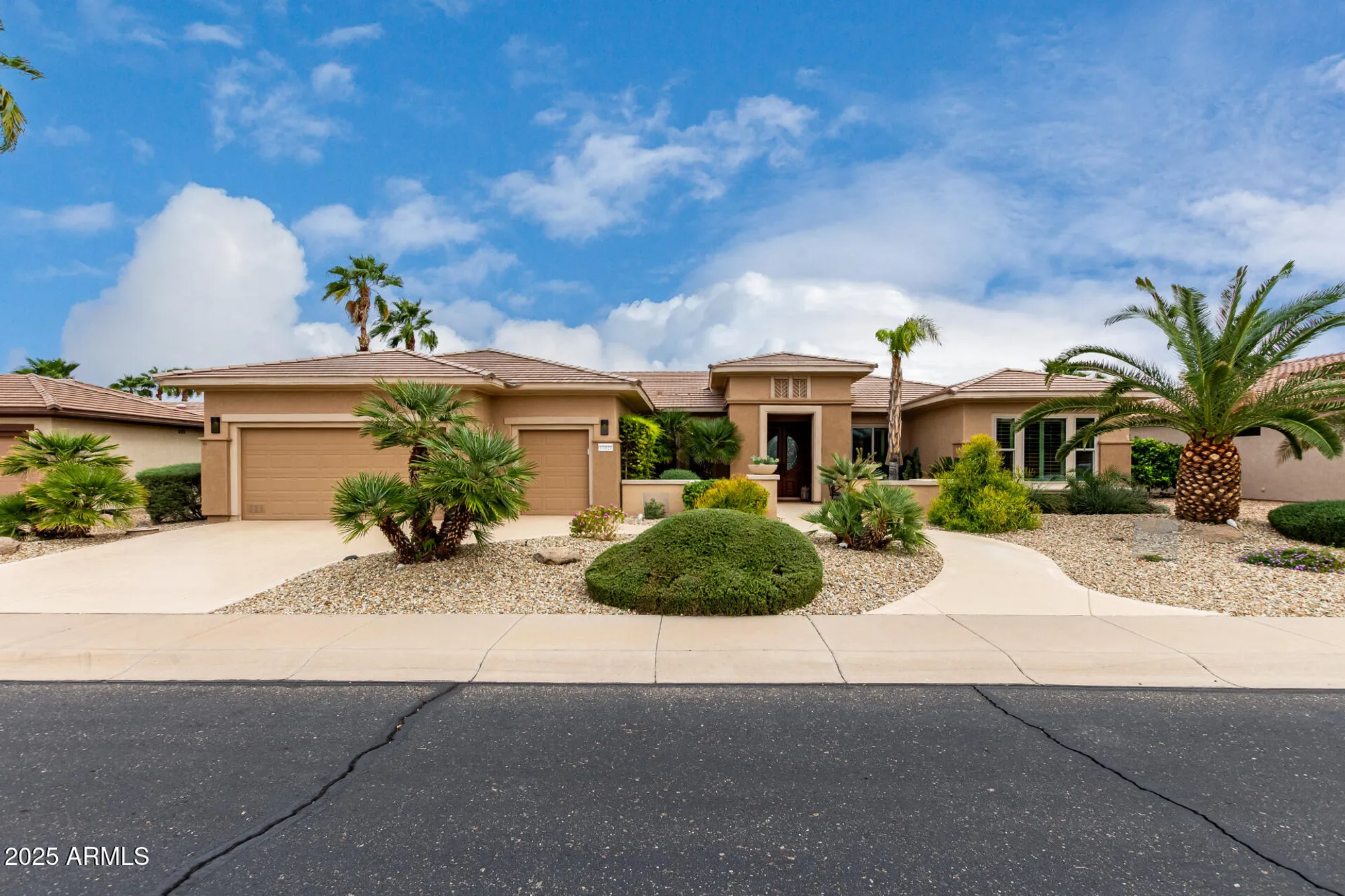 Property Slideshow image 2 of 48 | 17121 w whitmore hall ln, Surprise, AZ, 85387