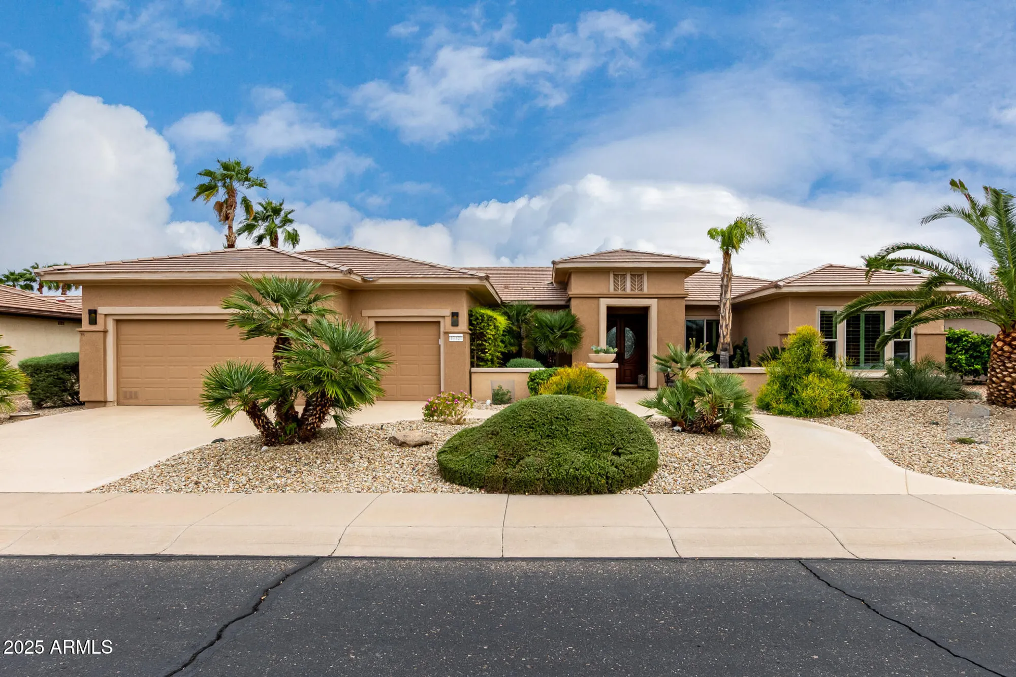 Property Slideshow image 3 of 48 | 17121 w whitmore hall ln, Surprise, AZ, 85387