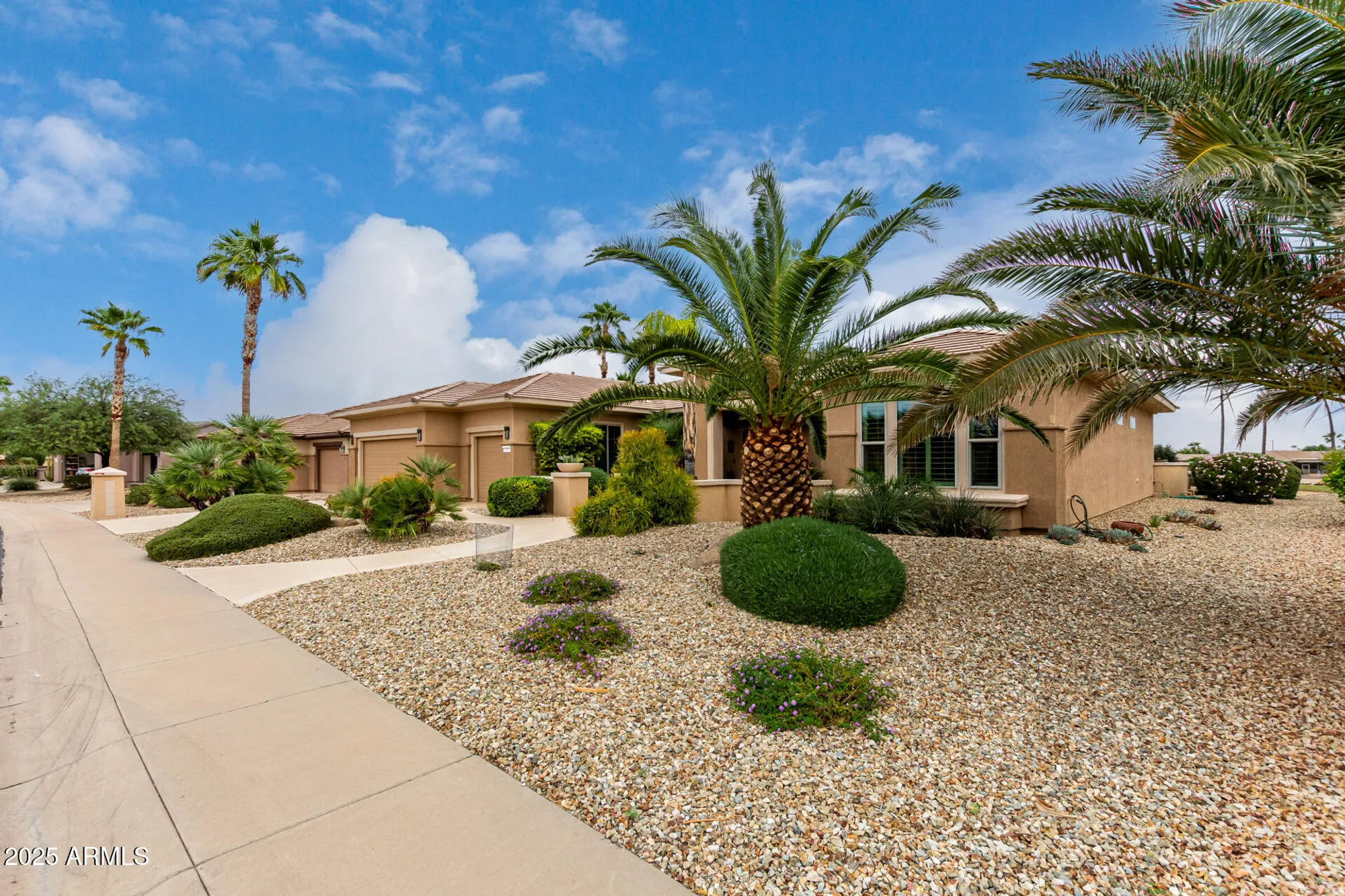 Property Slideshow image 4 of 48 | 17121 w whitmore hall ln, Surprise, AZ, 85387