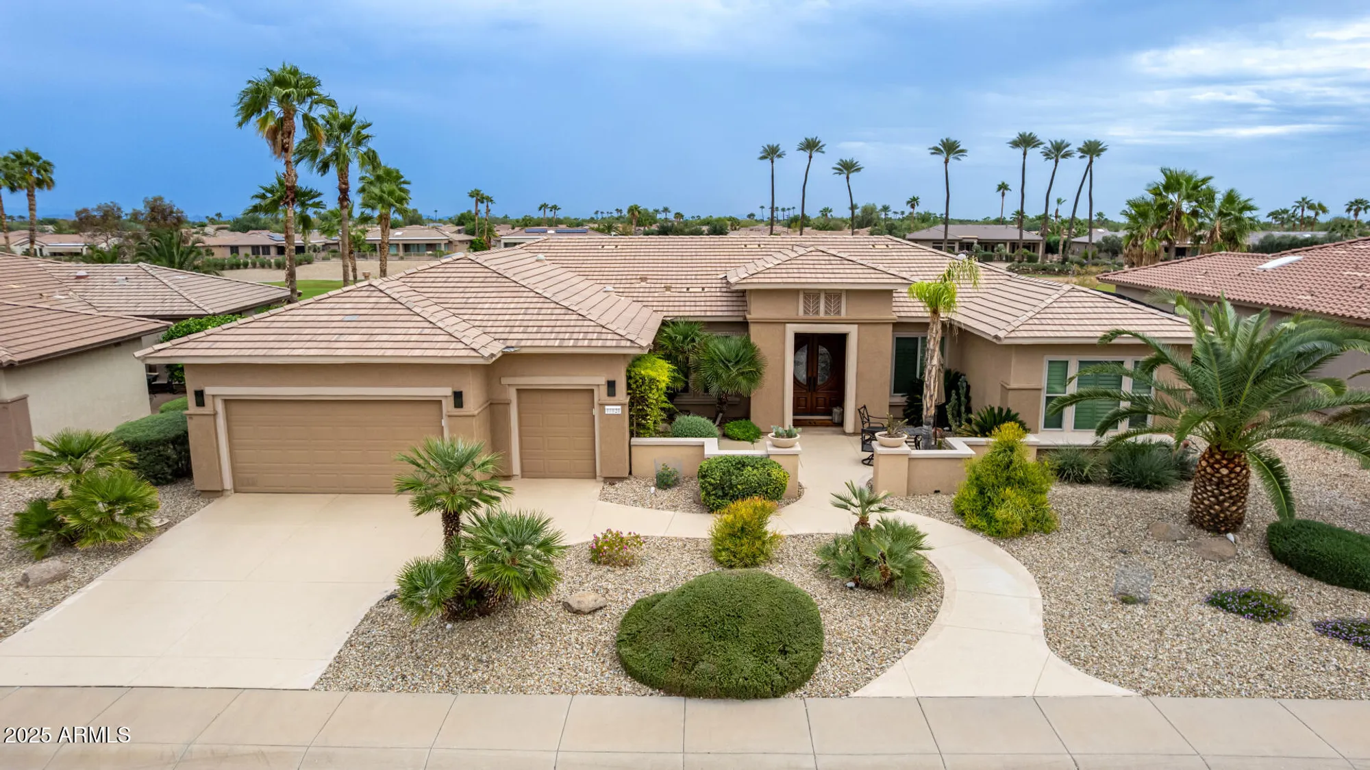 Property Slideshow image 1 of 48 | 17121 w whitmore hall ln, Surprise, AZ, 85387