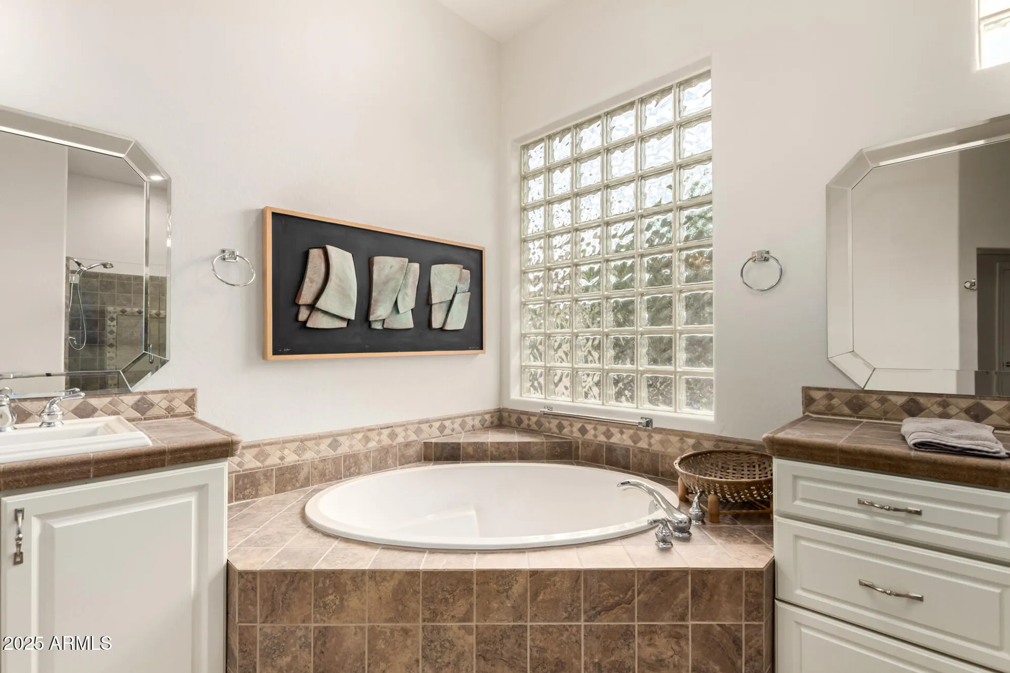 Property Slideshow image 21 of 48 | 17121 w whitmore hall ln, Surprise, AZ, 85387