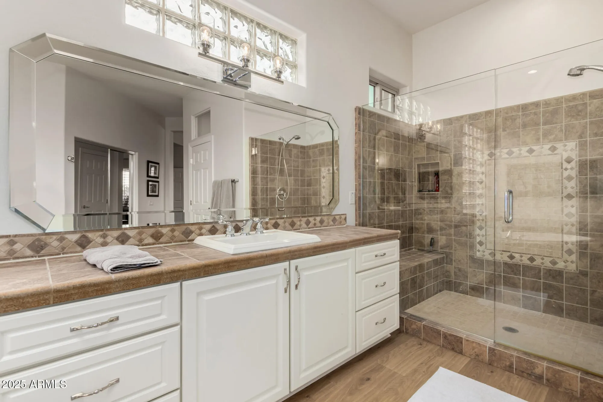 Property Slideshow image 22 of 48 | 17121 w whitmore hall ln, Surprise, AZ, 85387