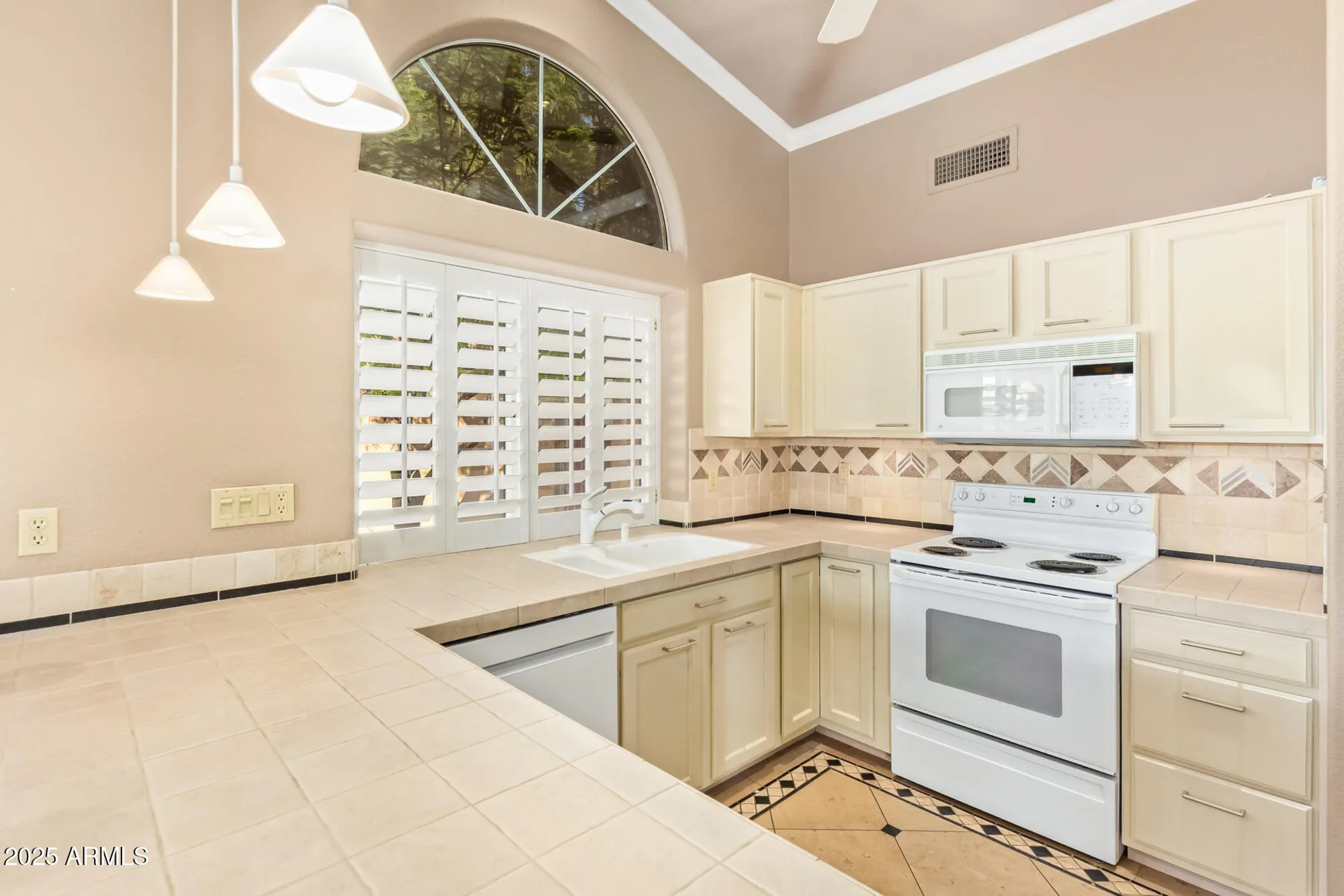 Property Slideshow image 8 of 28 | 8402 w rosemonte dr, Peoria, AZ, 85382