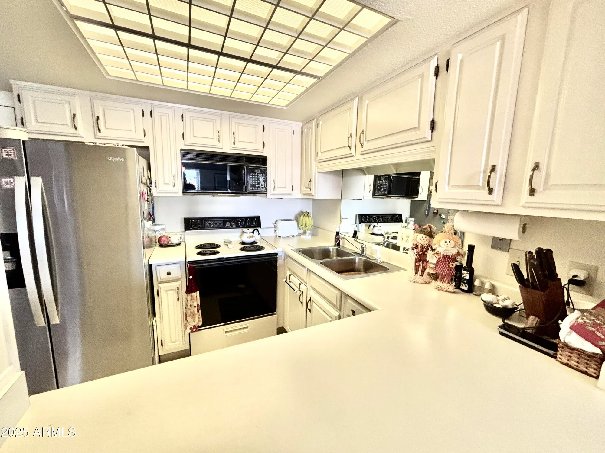 Property Slideshow image 2 of 31 | 10330 w thunderbird blvd b316, Sun City, AZ, 85351