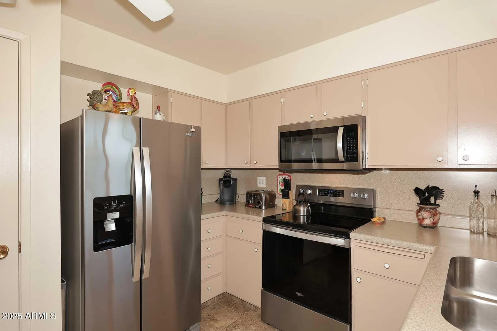 Property Slideshow image 13 of 47 | 10788 w cinnebar ave, Sun City, AZ, 85351