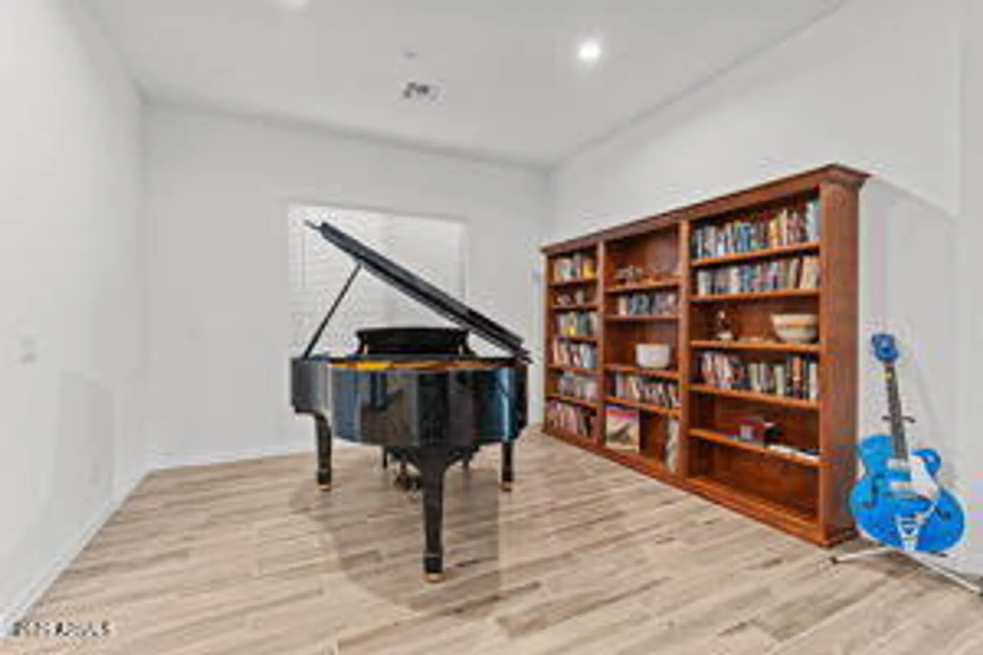 Property Slideshow image 17 of 43 | 13410 w claret cup rd, Peoria, AZ, 85383