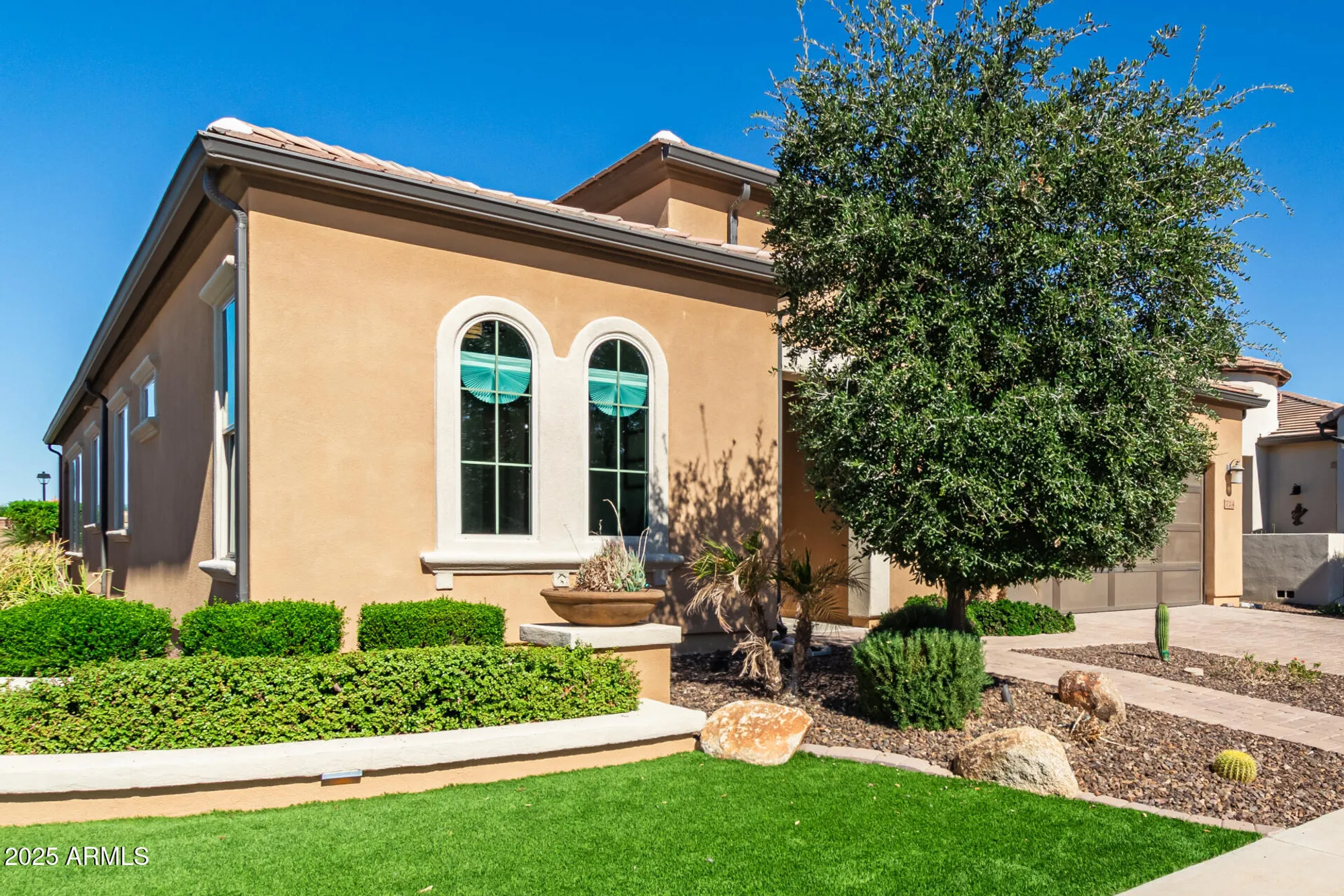 Property Slideshow image 3 of 48 | 724 e snowy farm dr, Queen Creek, AZ, 85140