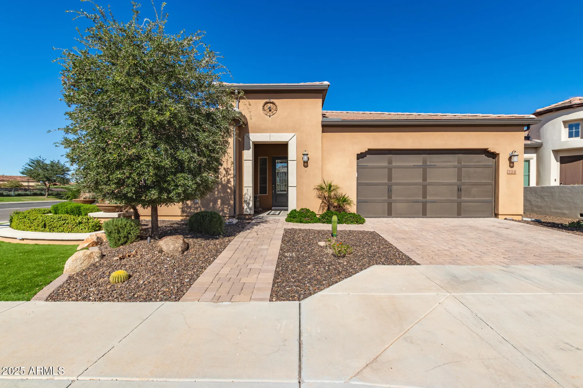 Property Slideshow image 2 of 48 | 724 e snowy farm dr, Queen Creek, AZ, 85140