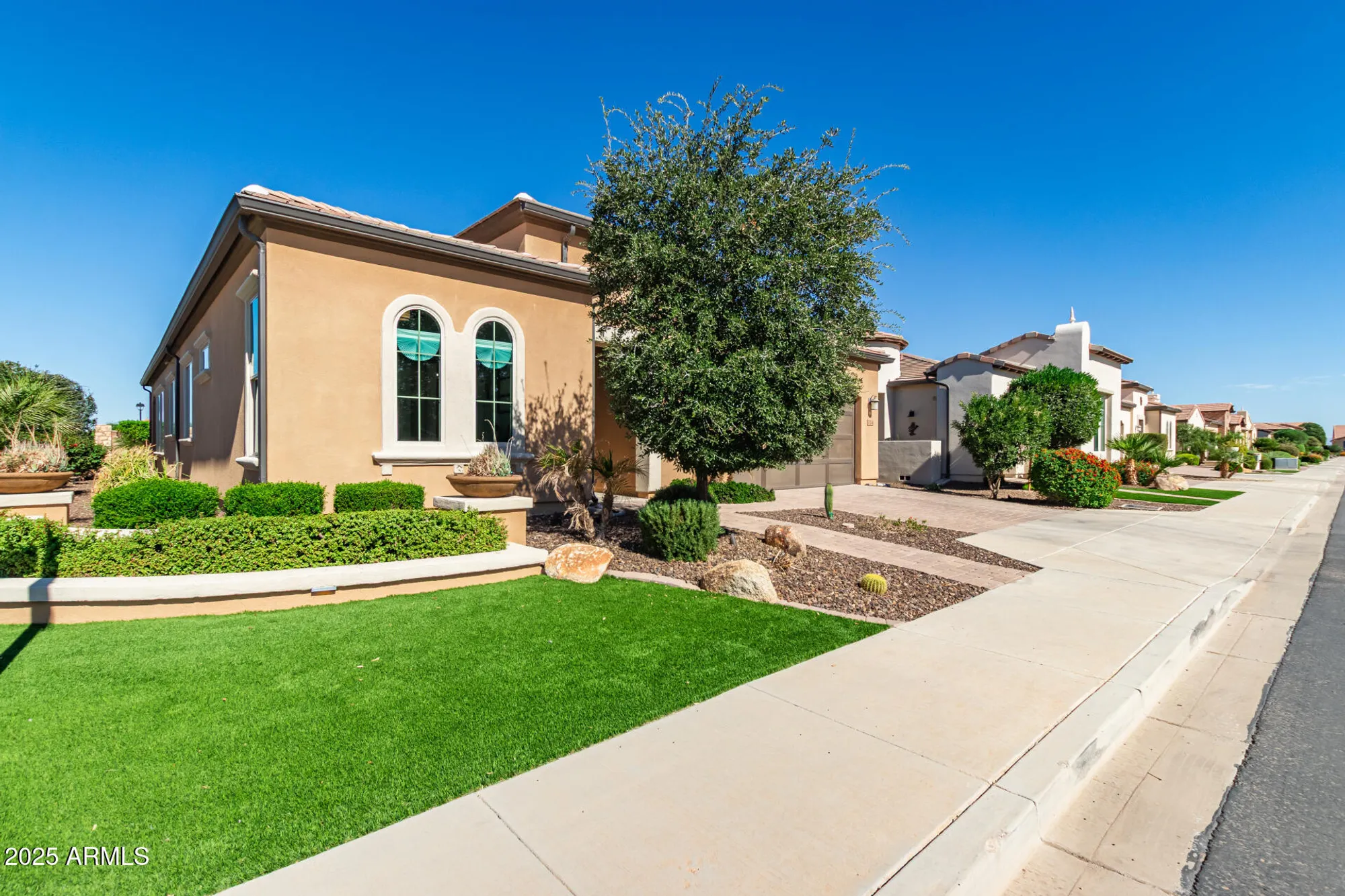 Property Slideshow image 4 of 48 | 724 e snowy farm dr, Queen Creek, AZ, 85140