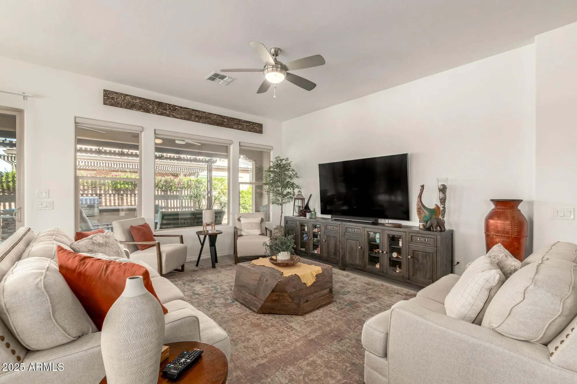 Property Slideshow image 13 of 48 | 724 e snowy farm dr, Queen Creek, AZ, 85140