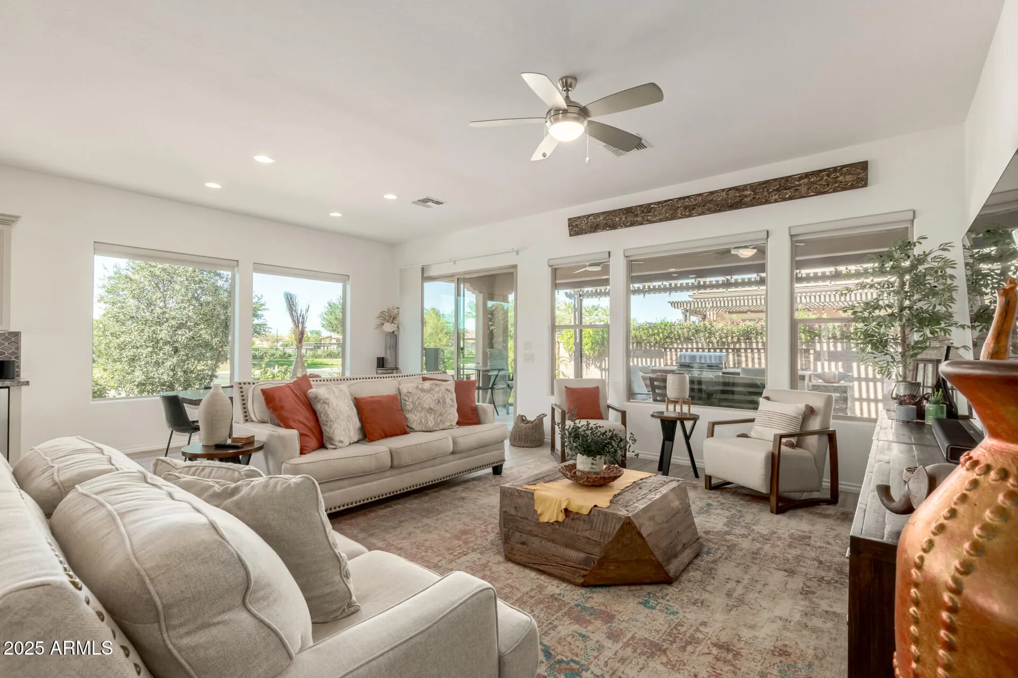 Property Slideshow image 14 of 48 | 724 e snowy farm dr, Queen Creek, AZ, 85140