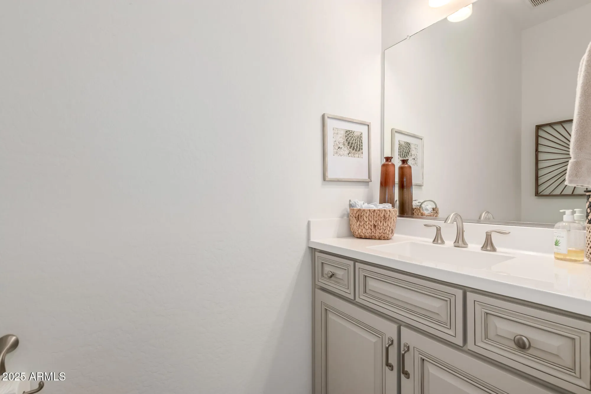 Property Slideshow image 29 of 48 | 724 e snowy farm dr, Queen Creek, AZ, 85140