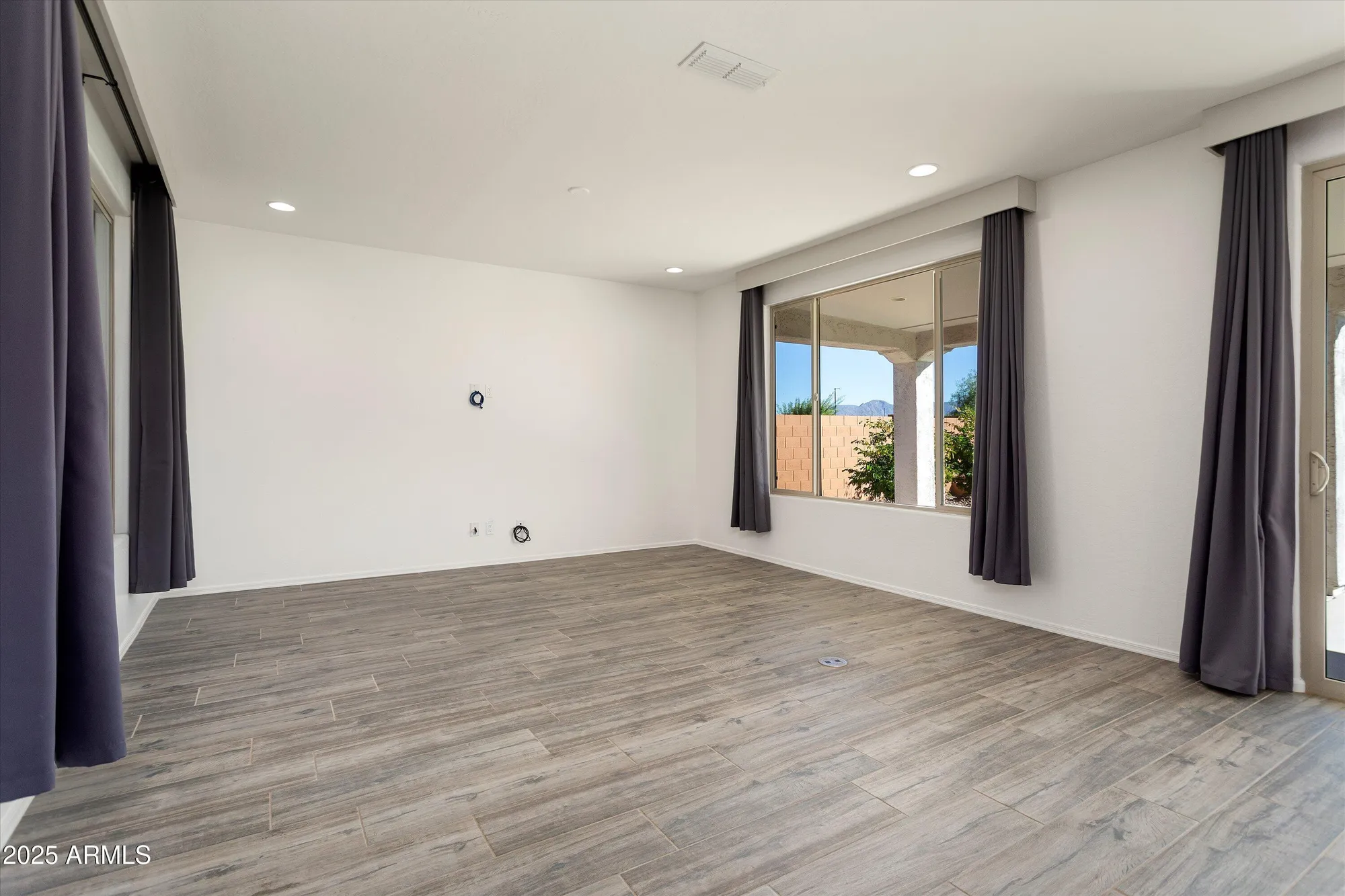 Property Slideshow image 10 of 42 | 27375 w wahalla ln, Buckeye, AZ, 85396