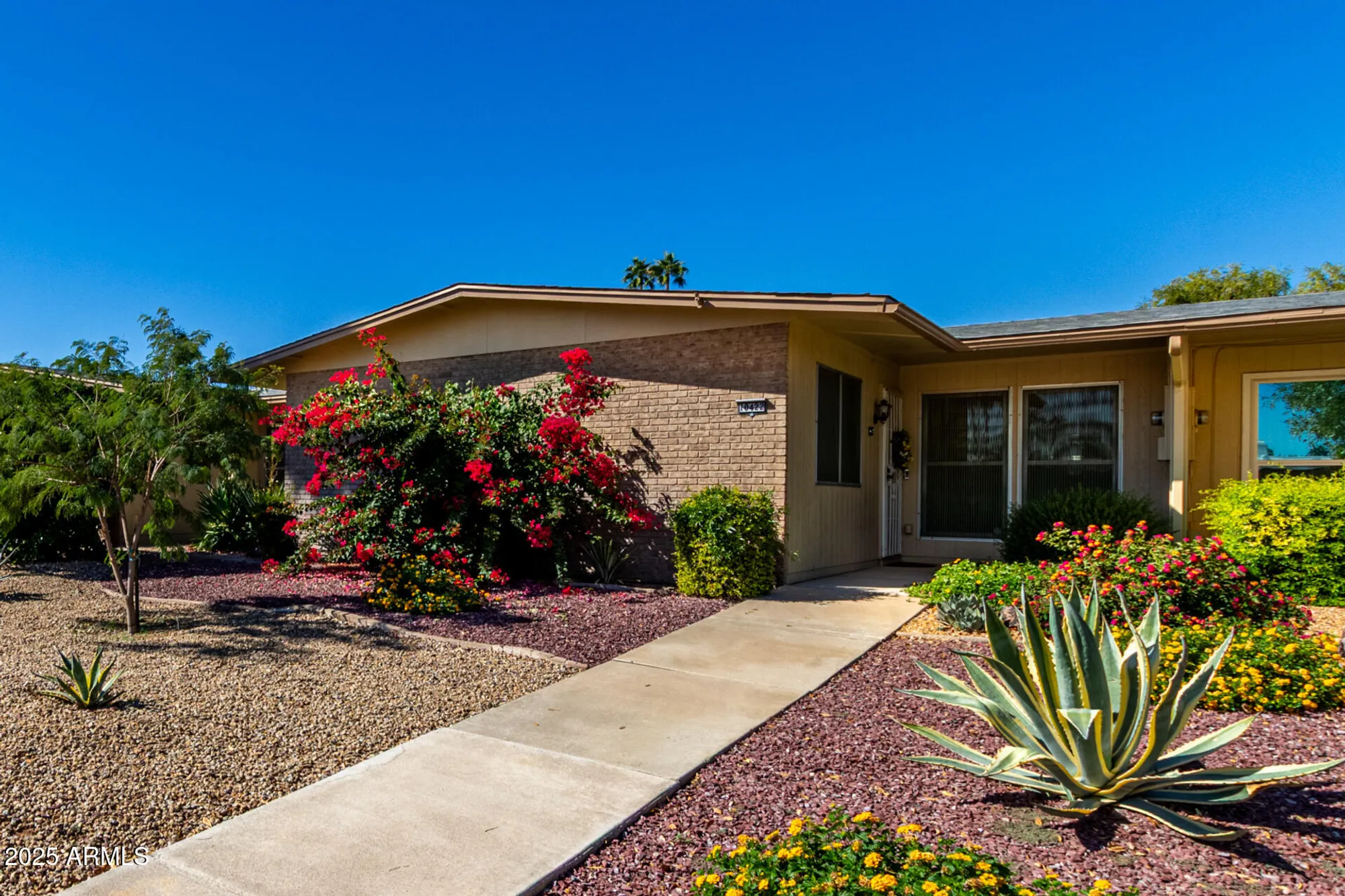 Property Slideshow image 2 of 32 | 10422 w ocotillo dr, Sun City, AZ, 85373