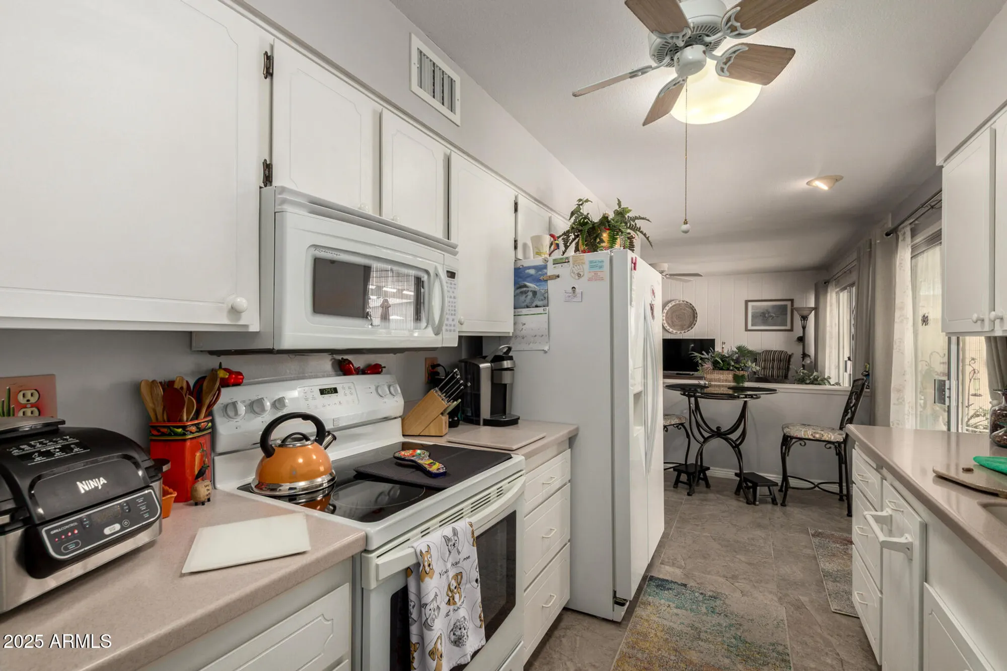 Property Slideshow image 16 of 32 | 10422 w ocotillo dr, Sun City, AZ, 85373