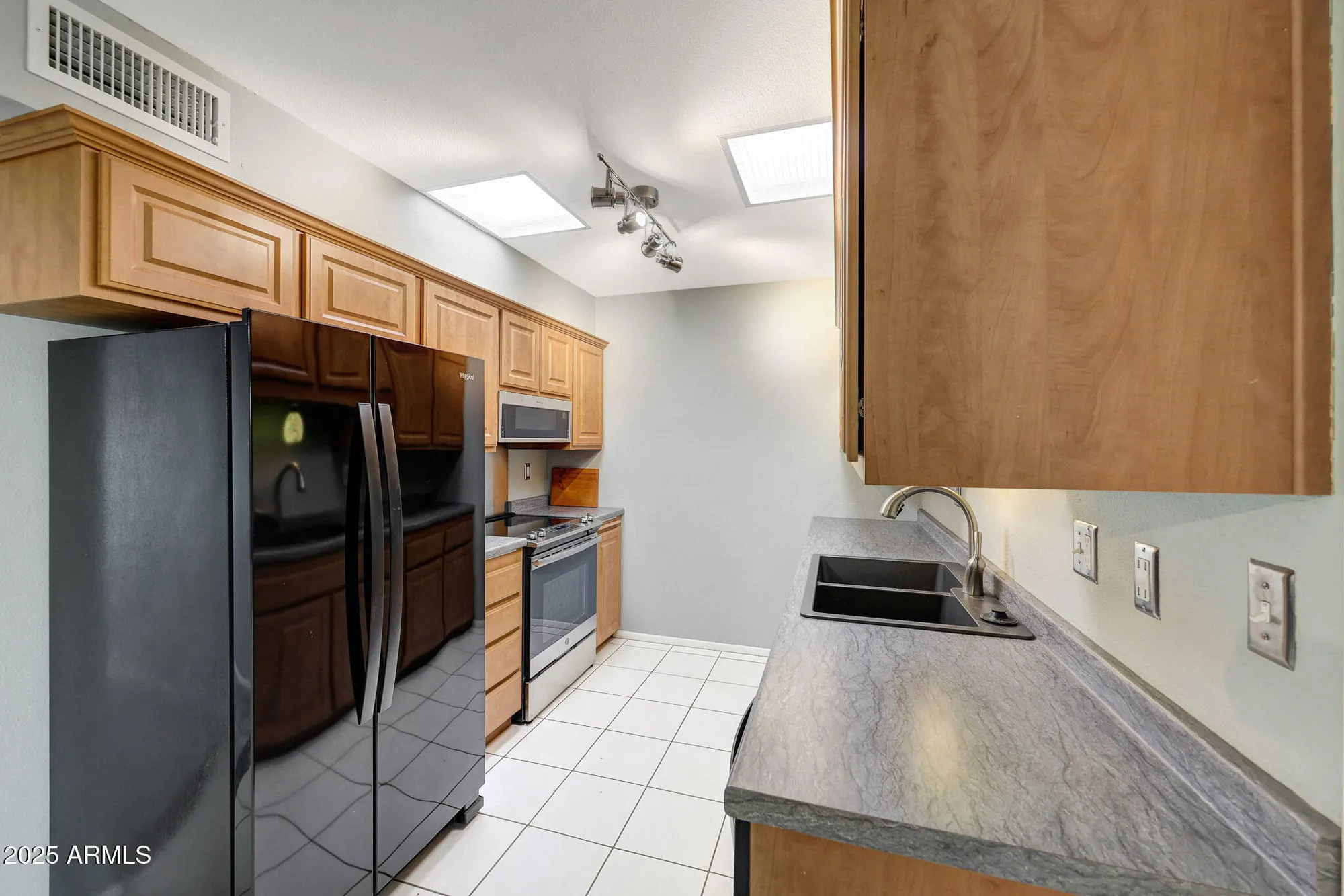 Property Slideshow image 3 of 43 | 10020 w royal oak rd e, Sun City, AZ, 85351