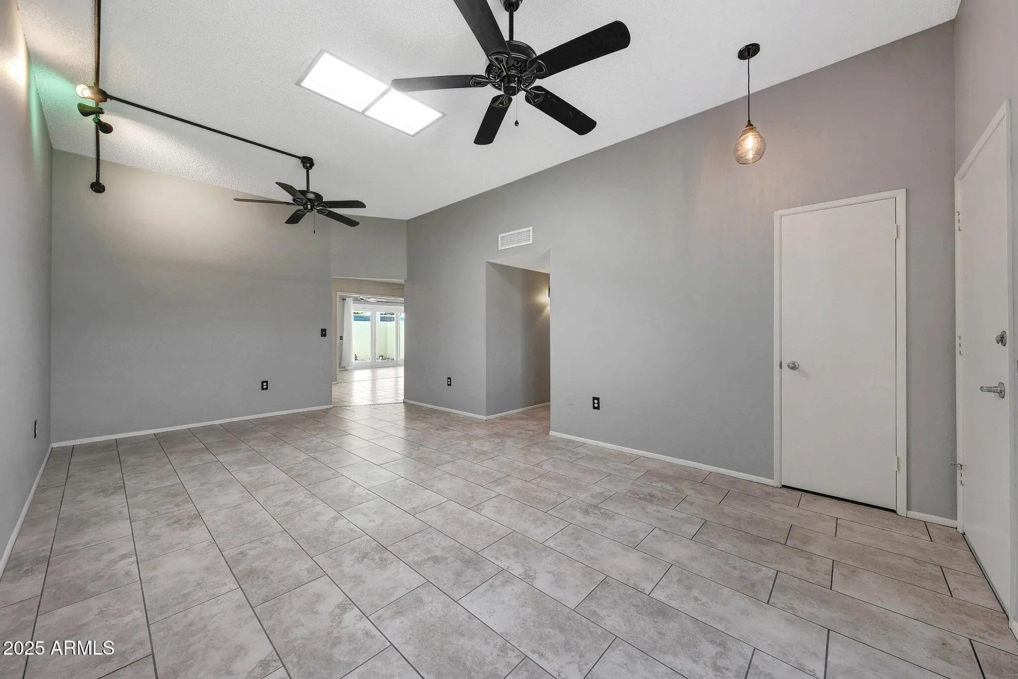 Property Slideshow image 14 of 43 | 10020 w royal oak rd e, Sun City, AZ, 85351