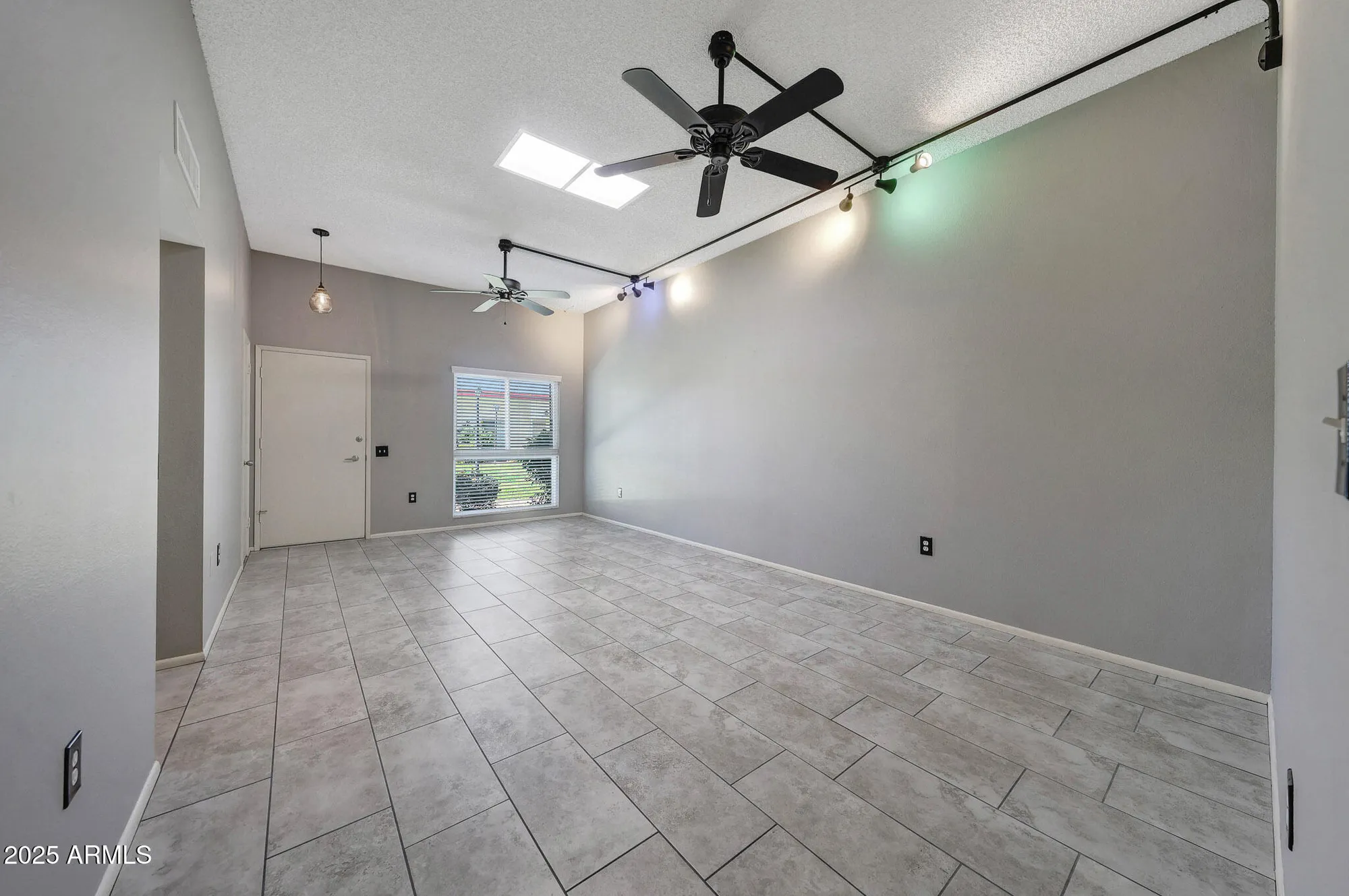 Property Slideshow image 11 of 43 | 10020 w royal oak rd e, Sun City, AZ, 85351