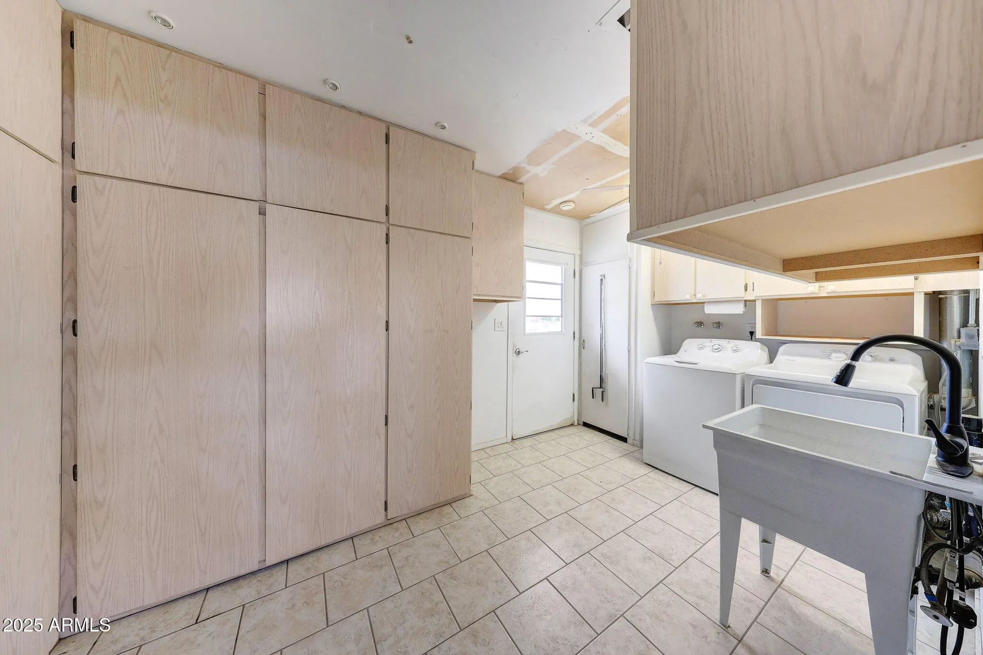 Property Slideshow image 27 of 53 | 10940 w white mountain rd, Sun City, AZ, 85351