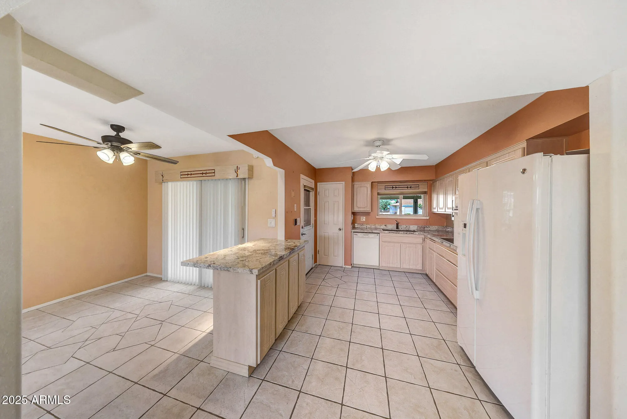 Property Slideshow image 17 of 53 | 10940 w white mountain rd, Sun City, AZ, 85351