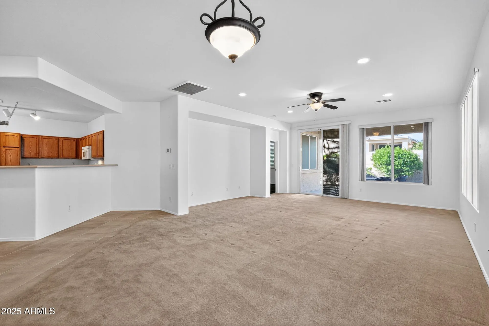 Property Slideshow image 5 of 26 | 22946 w desert bloom st, Buckeye, AZ, 85326