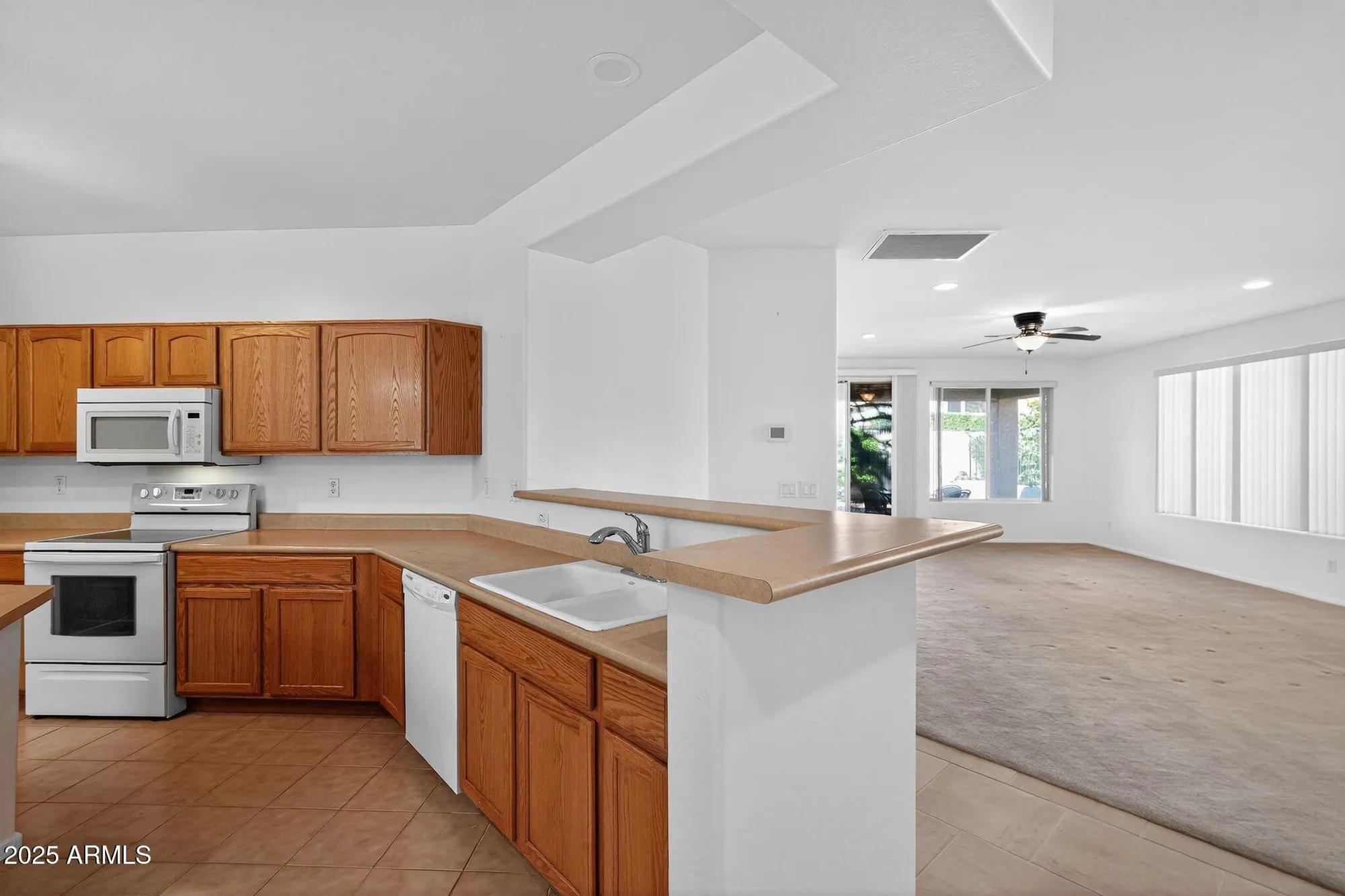 Property Slideshow image 19 of 26 | 22946 w desert bloom st, Buckeye, AZ, 85326