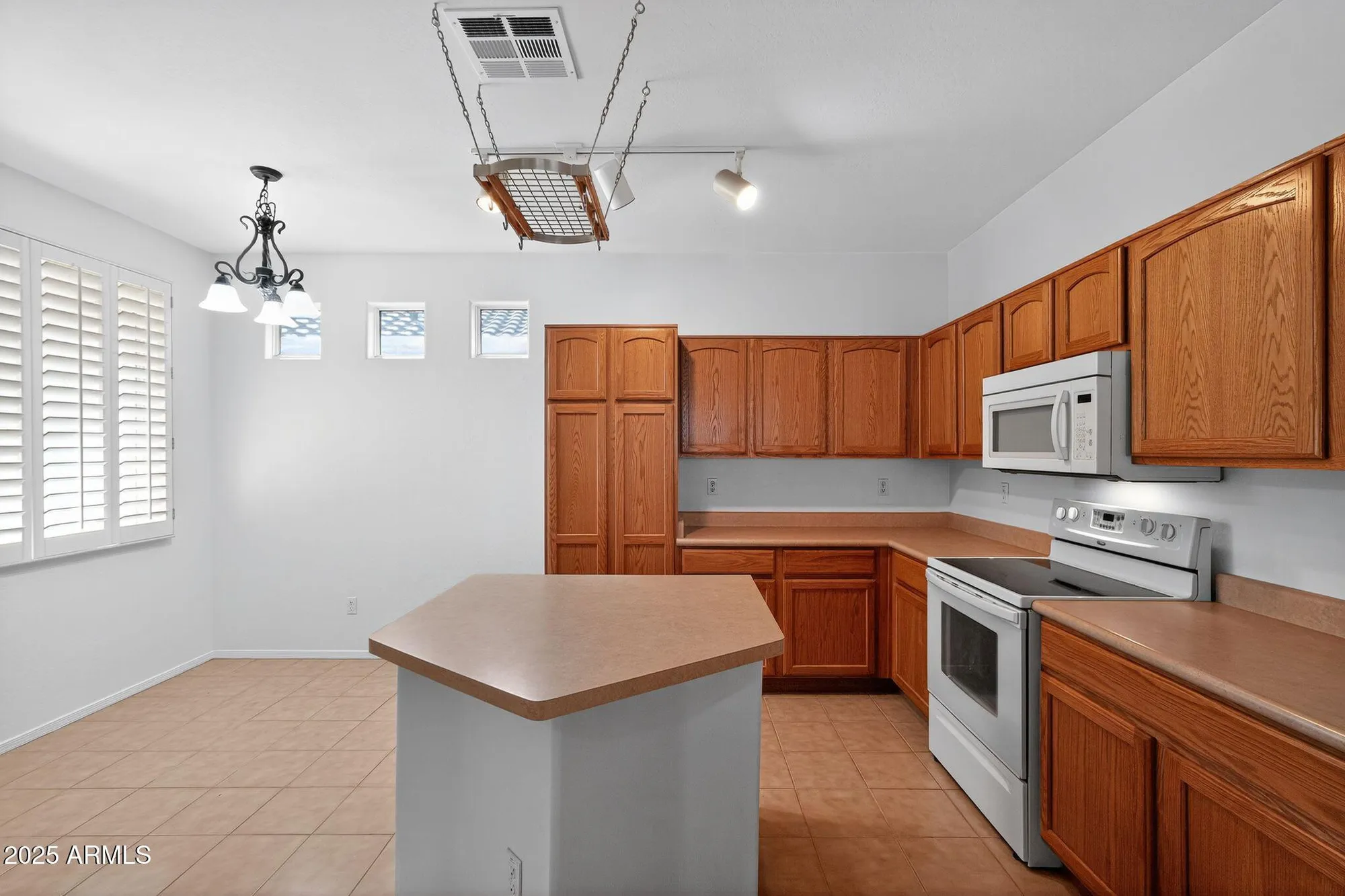 Property Slideshow image 20 of 26 | 22946 w desert bloom st, Buckeye, AZ, 85326