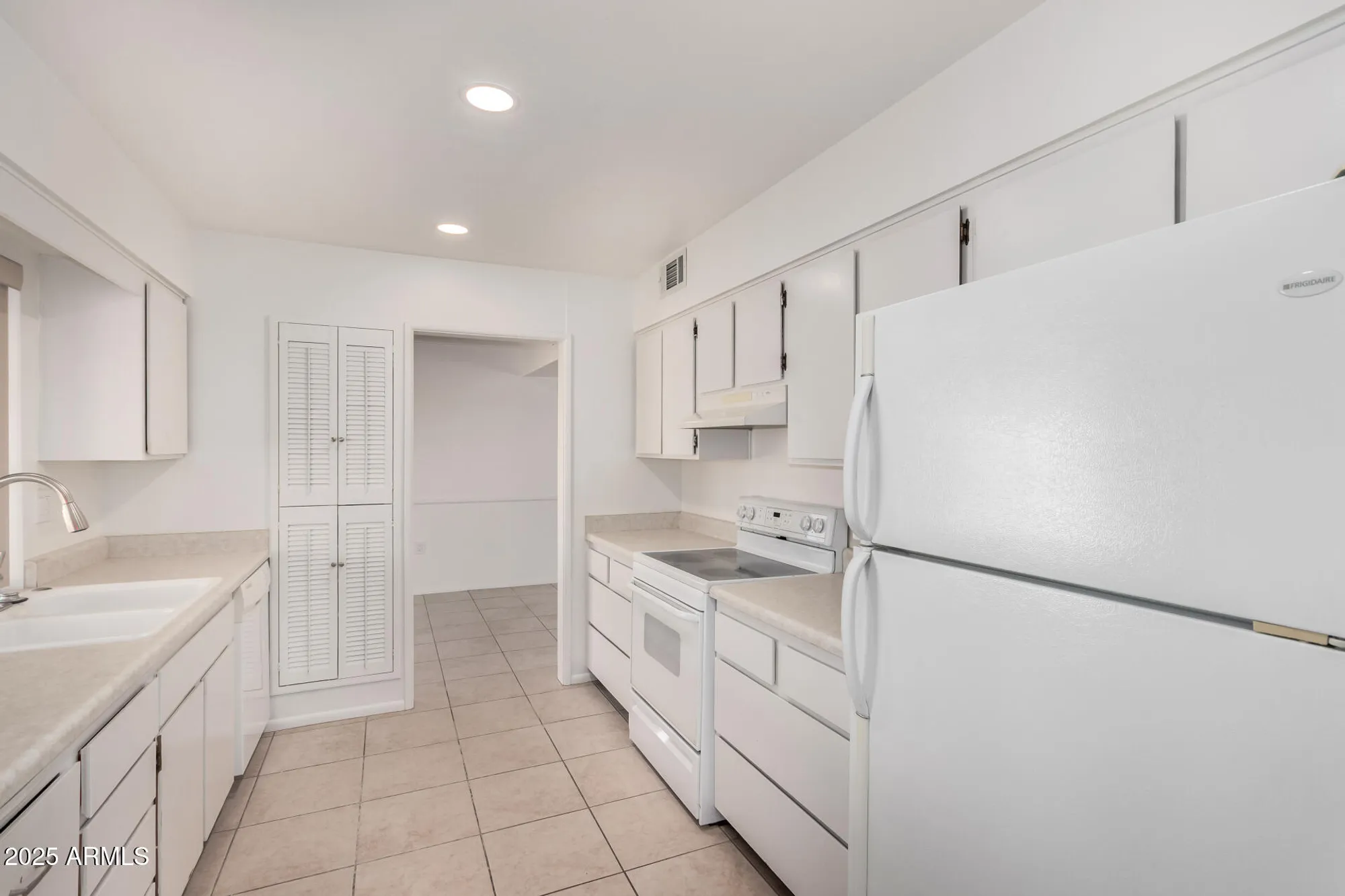 Property Slideshow image 13 of 29 | 9428 w cedar hill cir, Sun City, AZ, 85351