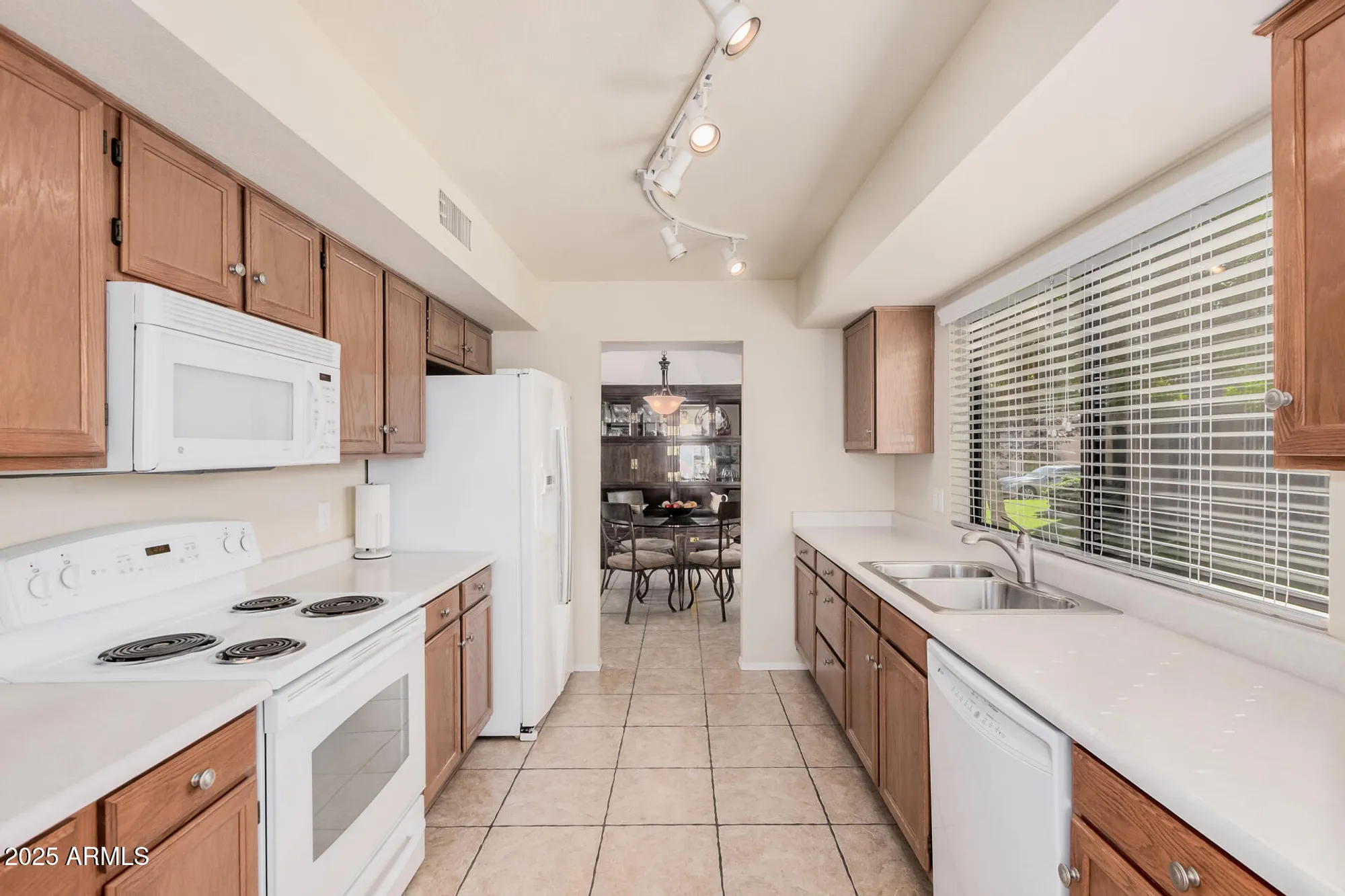 Property Slideshow image 11 of 28 | 19220 n 93rd ave, Peoria, AZ, 85382