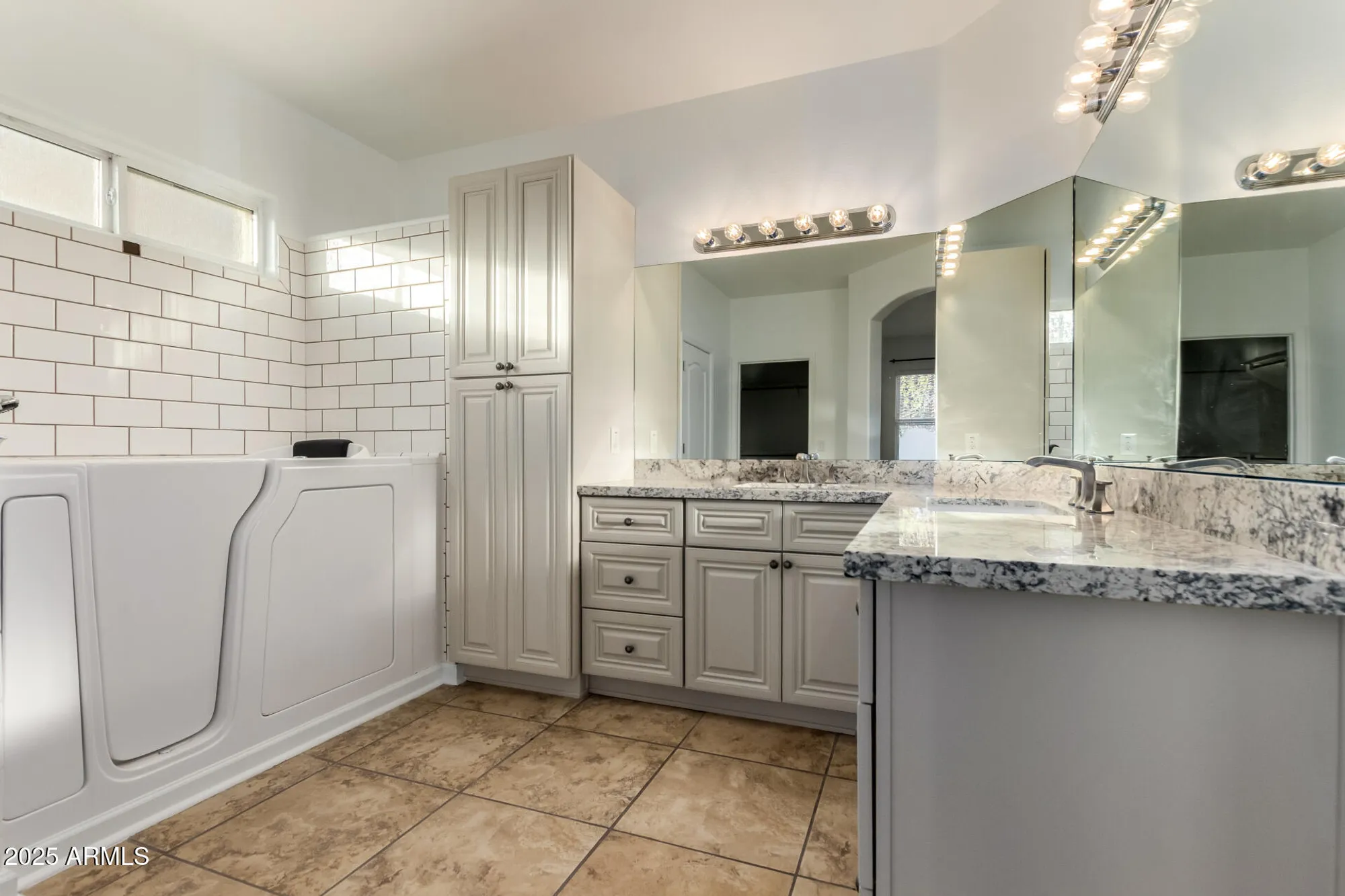 Property Slideshow image 19 of 47 | 1423 e peach tree dr, Chandler, AZ, 85249