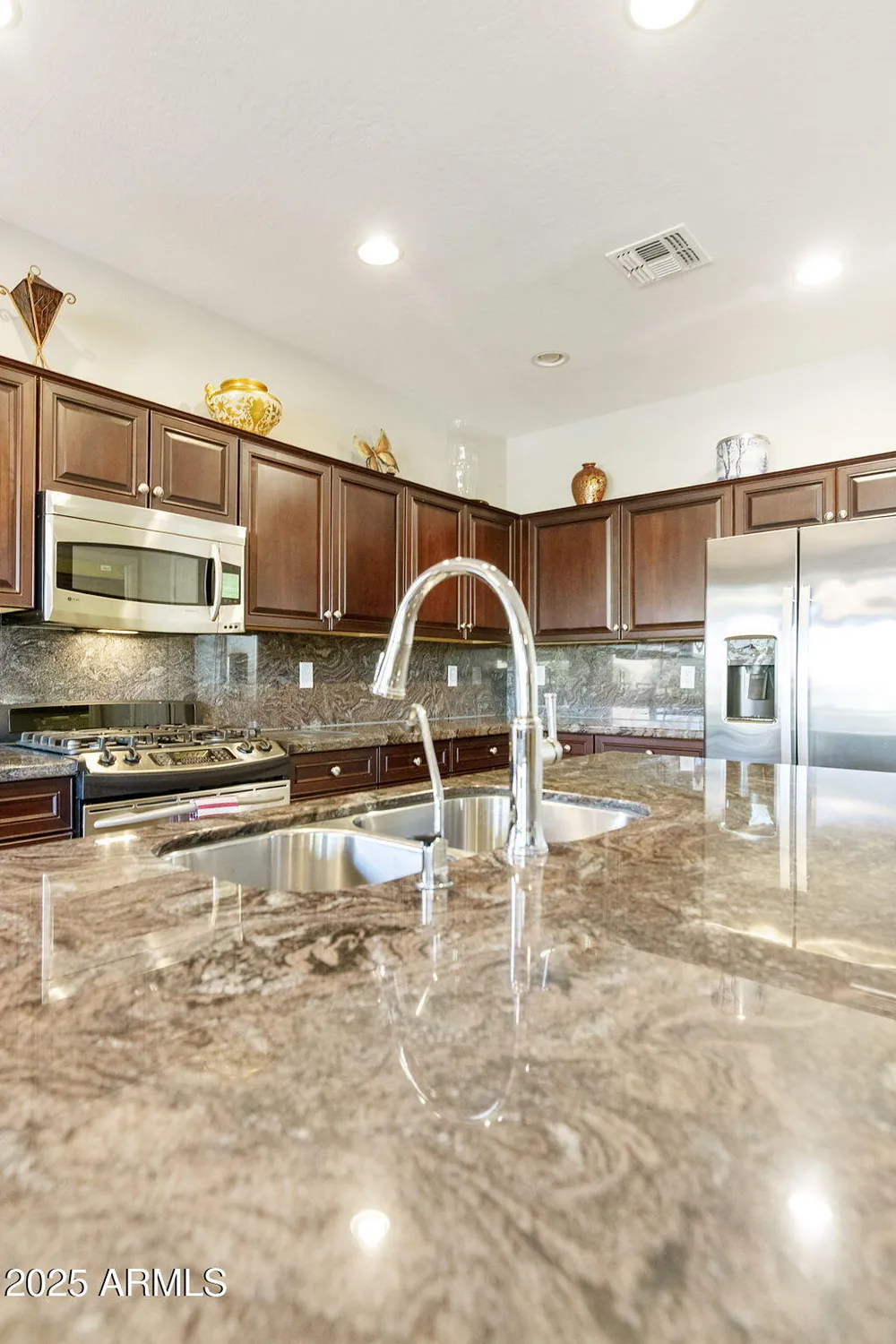 Property Slideshow image 15 of 57 | 9818 e coopers hawk dr, Sun Lakes, AZ, 85248