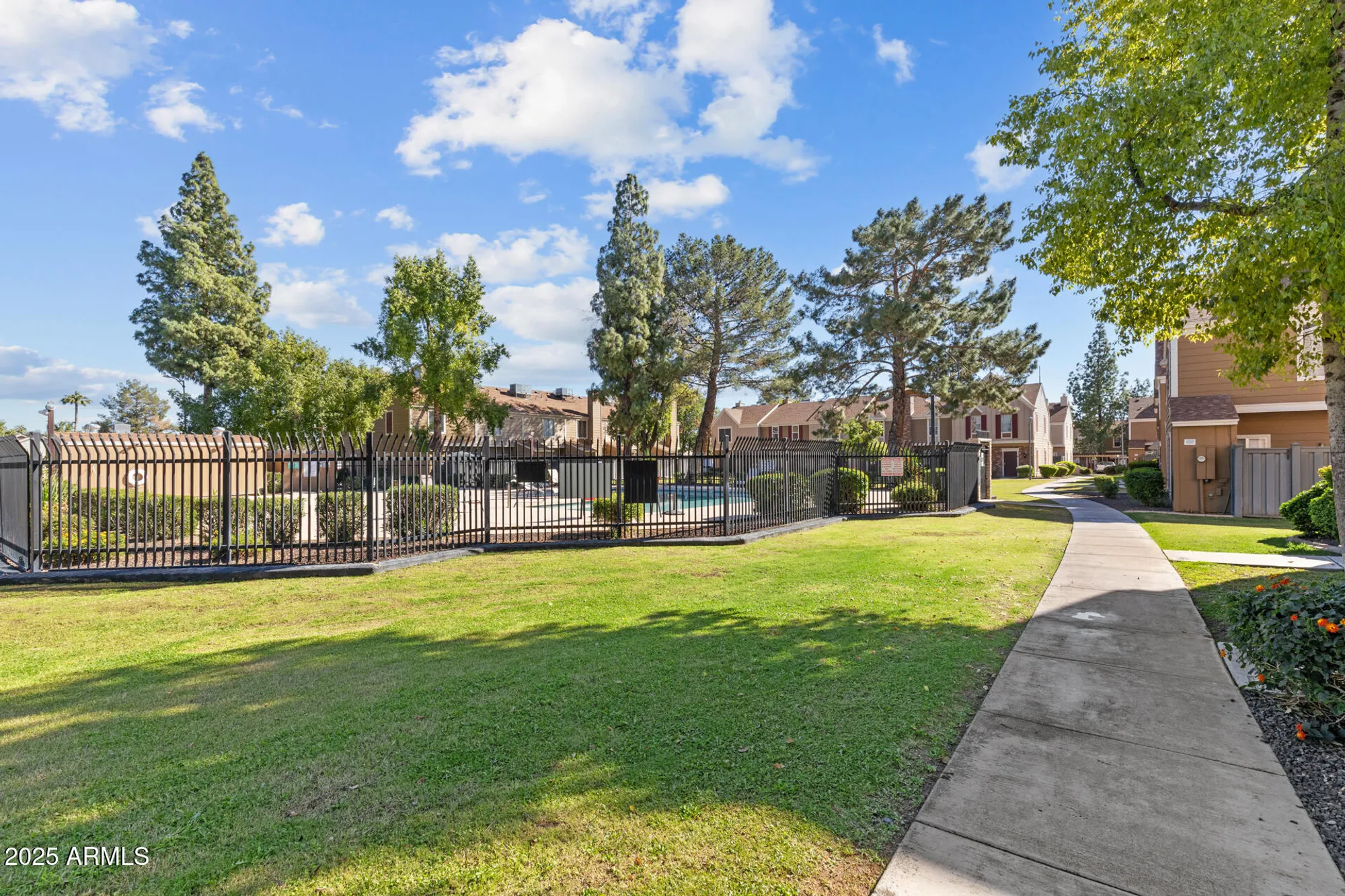 Property Slideshow image 13 of 40 | 3411 w morrow dr unit 2, Phoenix, AZ, 85027