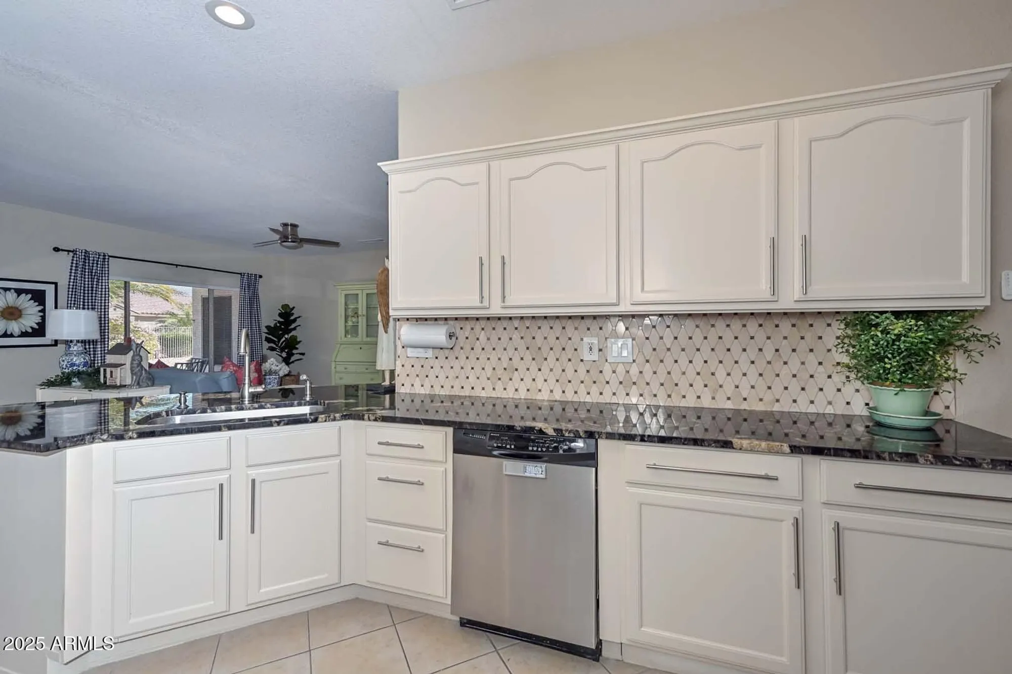 Property Slideshow image 8 of 32 | 15984 w indigo ln, Surprise, AZ, 85374