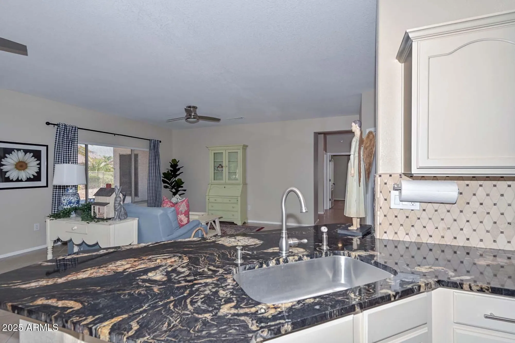 Property Slideshow image 10 of 32 | 15984 w indigo ln, Surprise, AZ, 85374