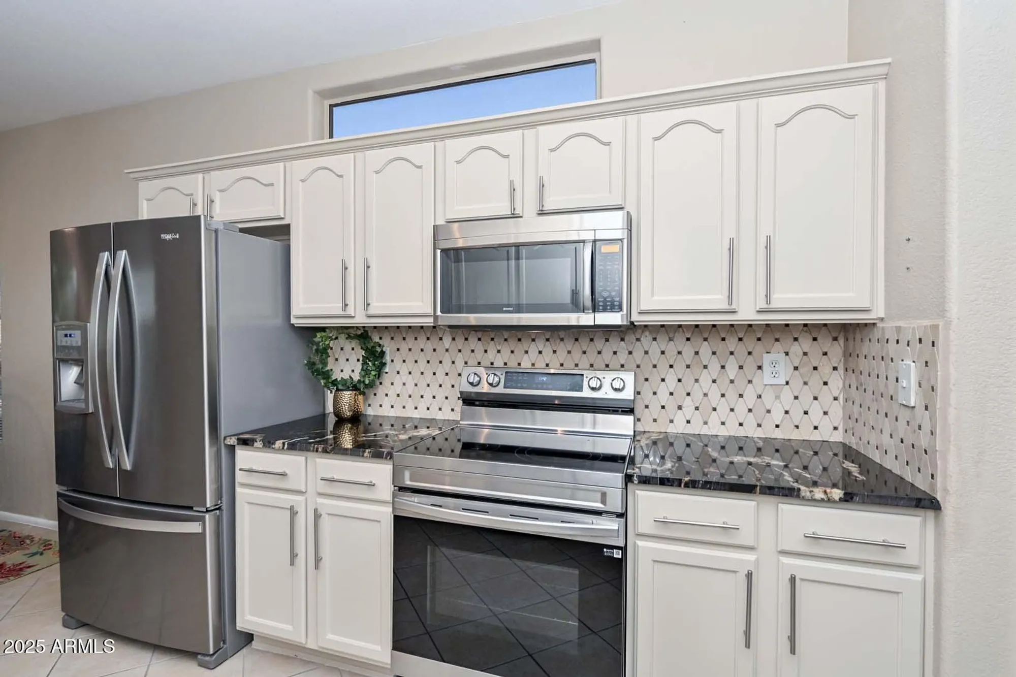 Property Slideshow image 7 of 32 | 15984 w indigo ln, Surprise, AZ, 85374