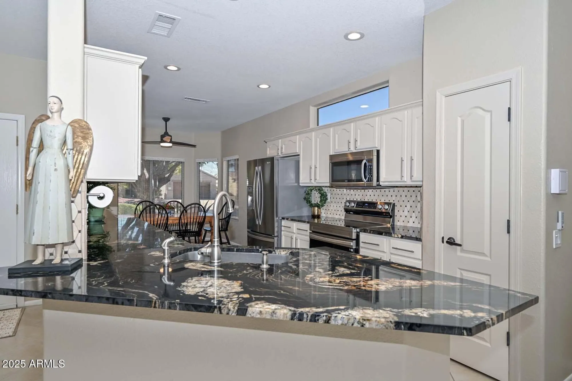 Property Slideshow image 6 of 32 | 15984 w indigo ln, Surprise, AZ, 85374