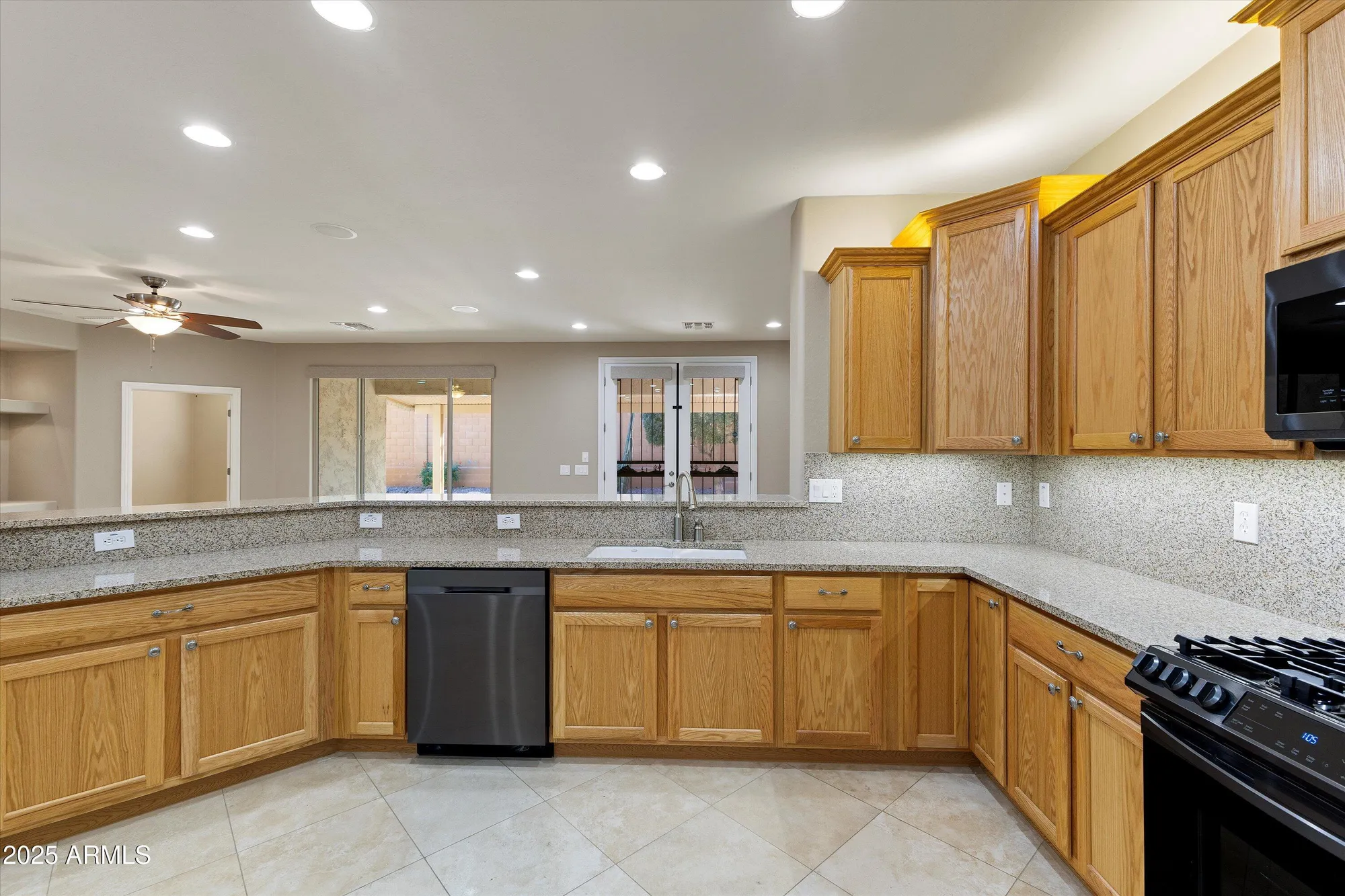Property Slideshow image 15 of 39 | 27065 w tonto ln, Buckeye, AZ, 85396