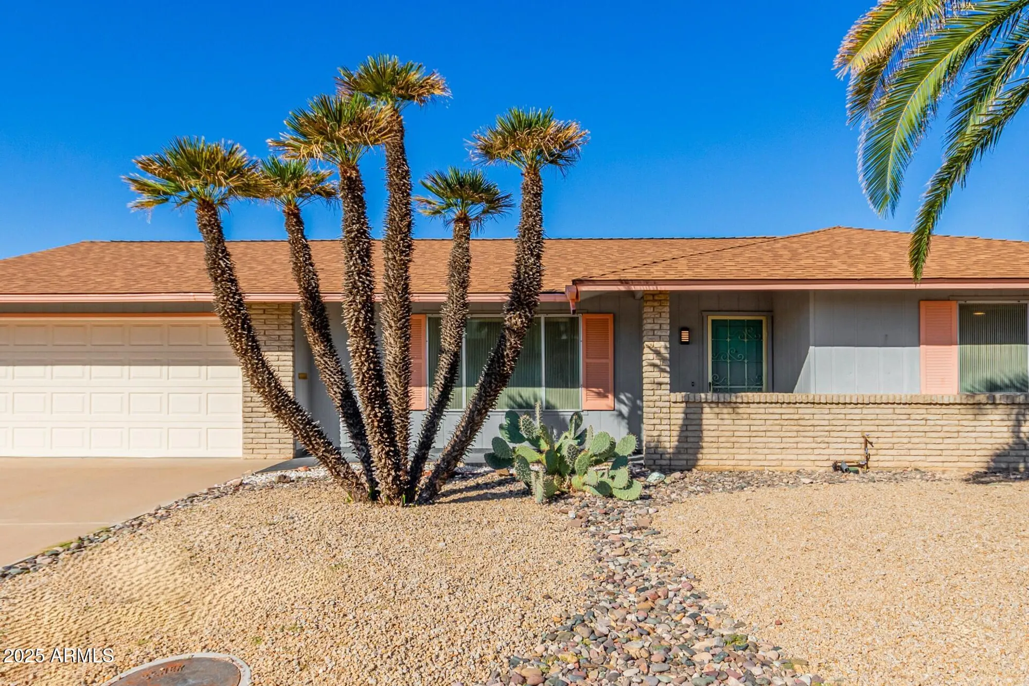 Property Slideshow image 2 of 29 | 9428 w cedar hill cir, Sun City, AZ, 85351